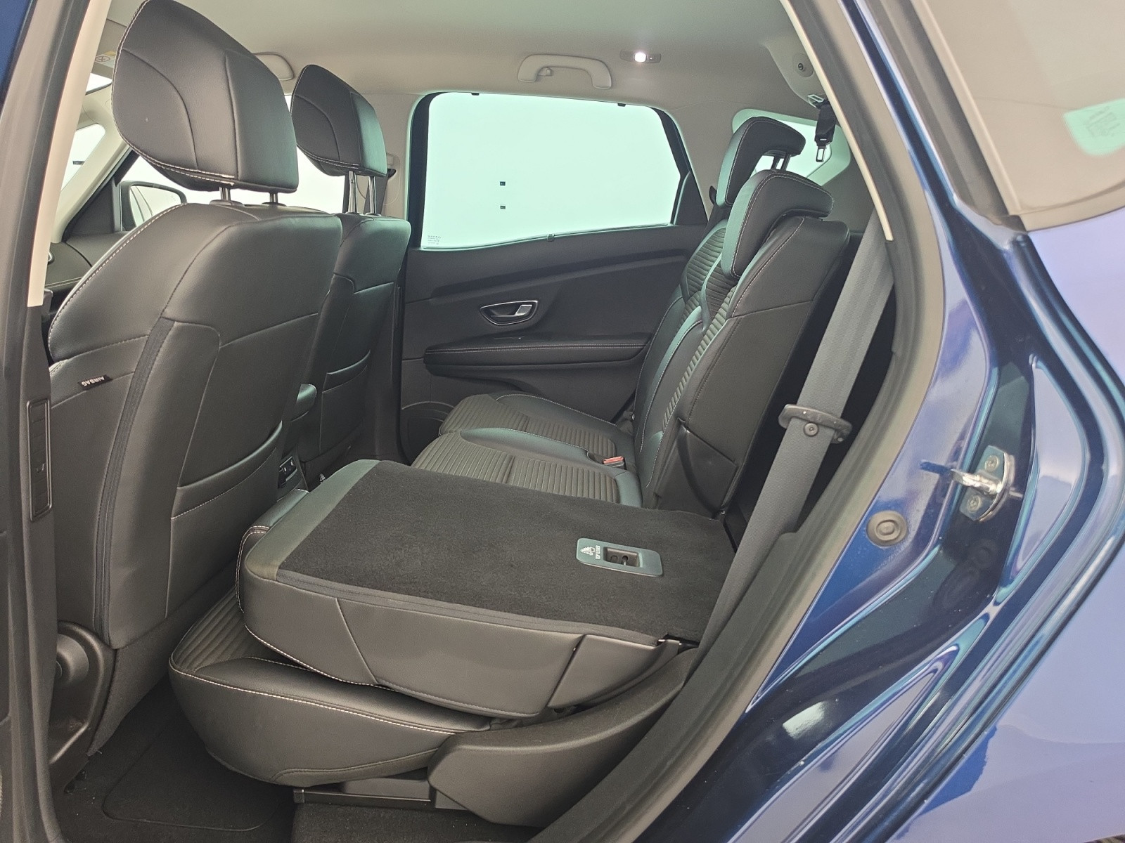 Vente en ligne Renault Scenic 4 Scenic Blue dCi 120 au prix de 15 890 €