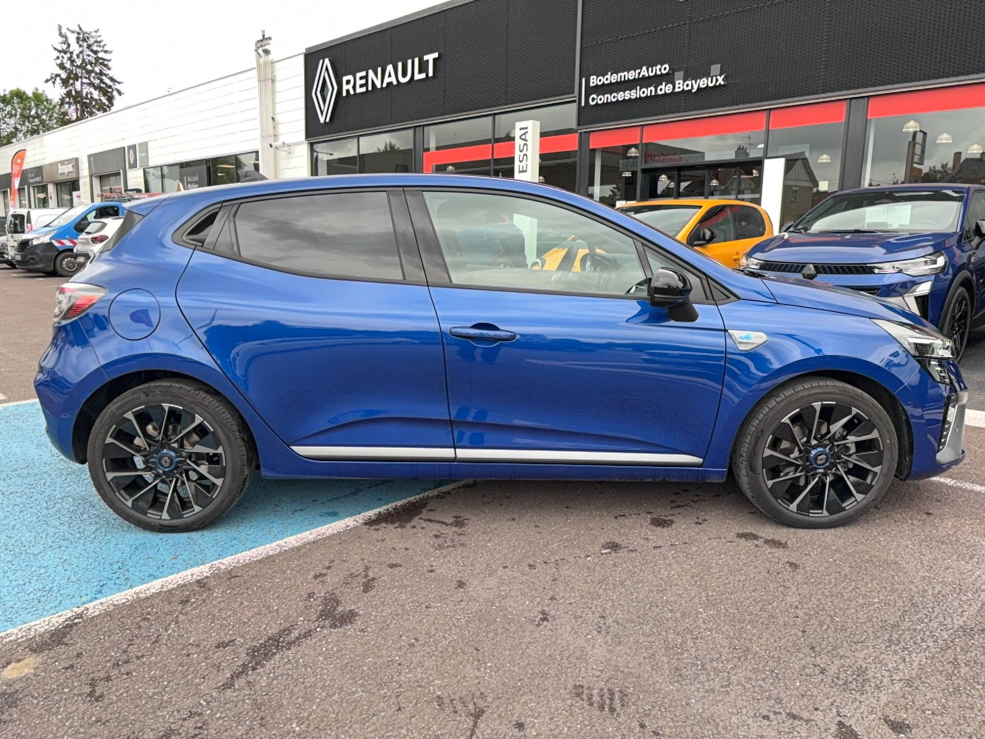 Vente en ligne Renault Clio 5 Clio E-Tech full hybrid 145 au prix de 20 290 €