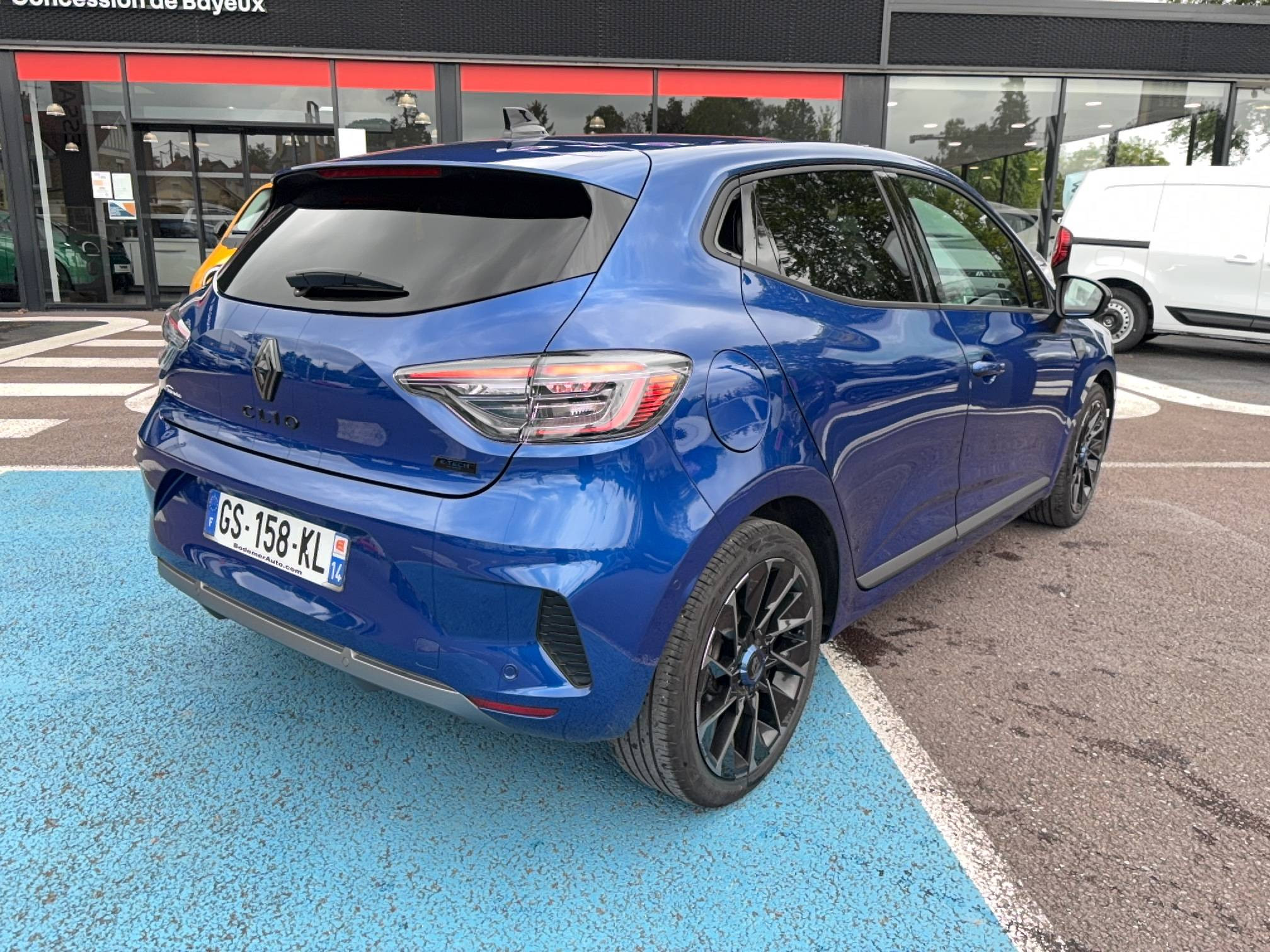 Vente en ligne Renault Clio 5 Clio E-Tech full hybrid 145 au prix de 20 290 €
