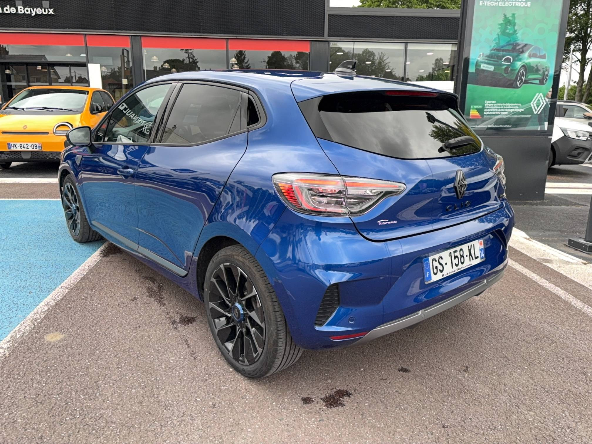 Vente en ligne Renault Clio 5 Clio E-Tech full hybrid 145 au prix de 20 290 €