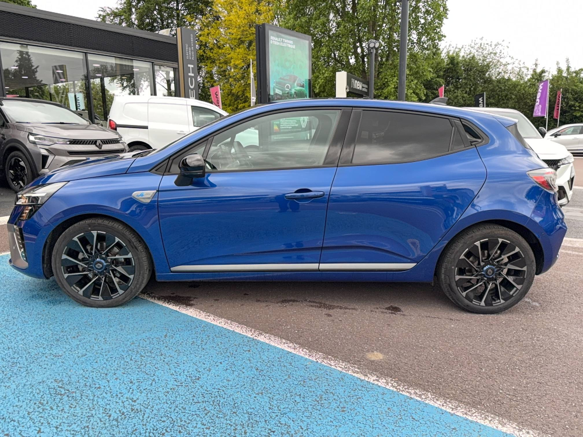 Vente en ligne Renault Clio 5 Clio E-Tech full hybrid 145 au prix de 20 290 €