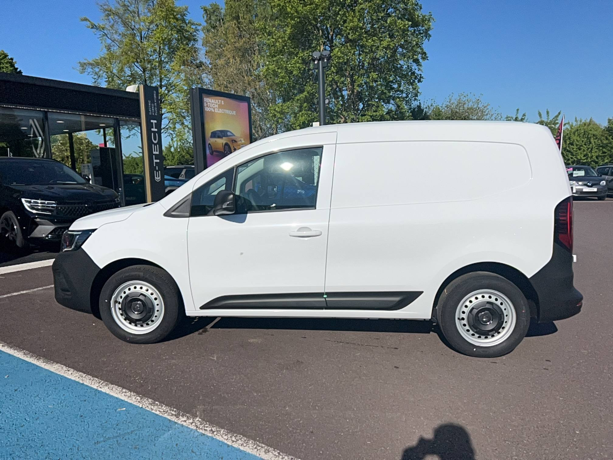 Vente en ligne Renault Kangoo Van E-Tech  FG SESAME L1 EV45 11Kw au prix de 23 990 €