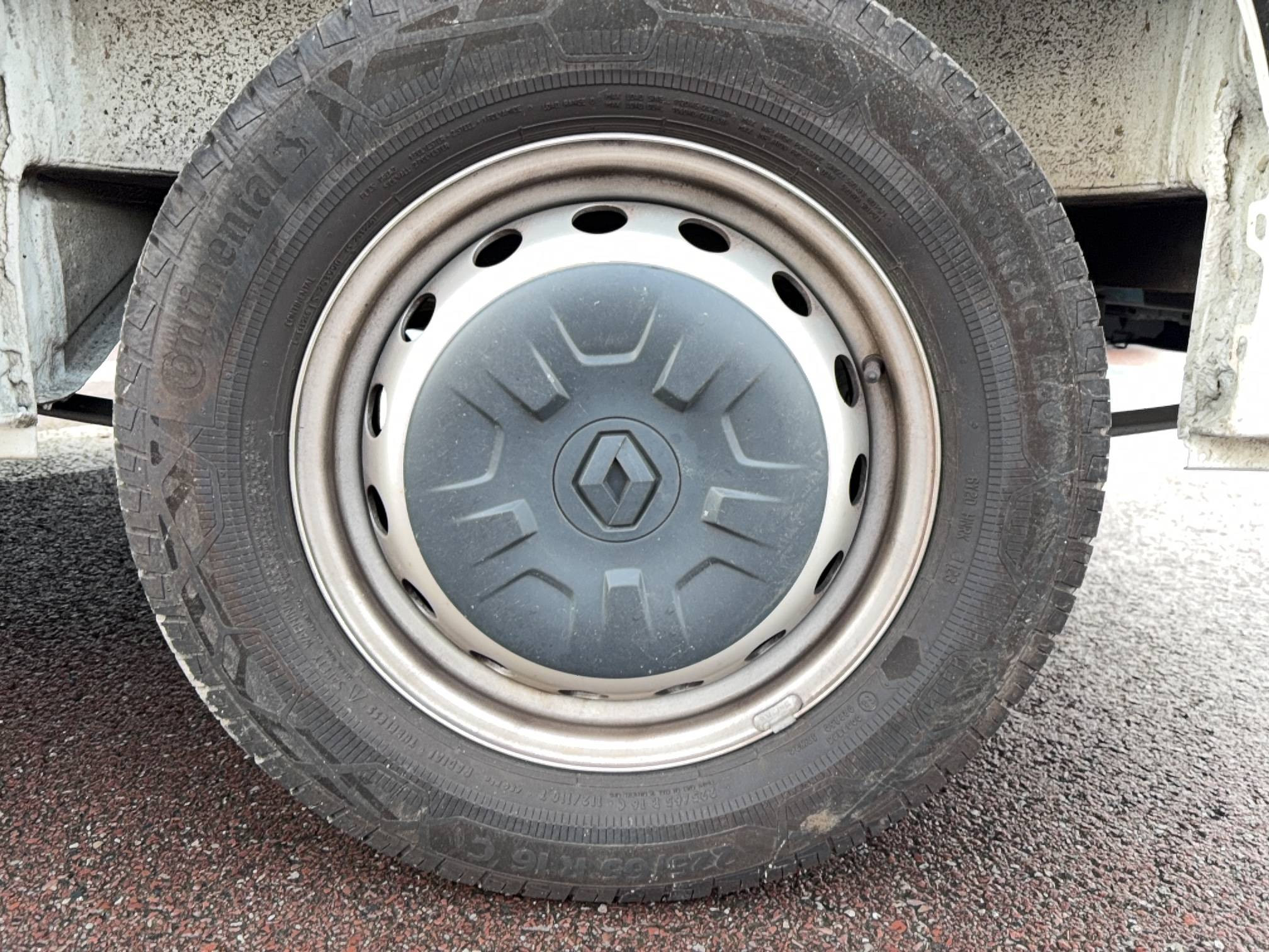Vente en ligne Renault Master Fourgon MASTER FGN TRAC F3500 L2H2 BLUE DCI 135 au prix de 21 990 €