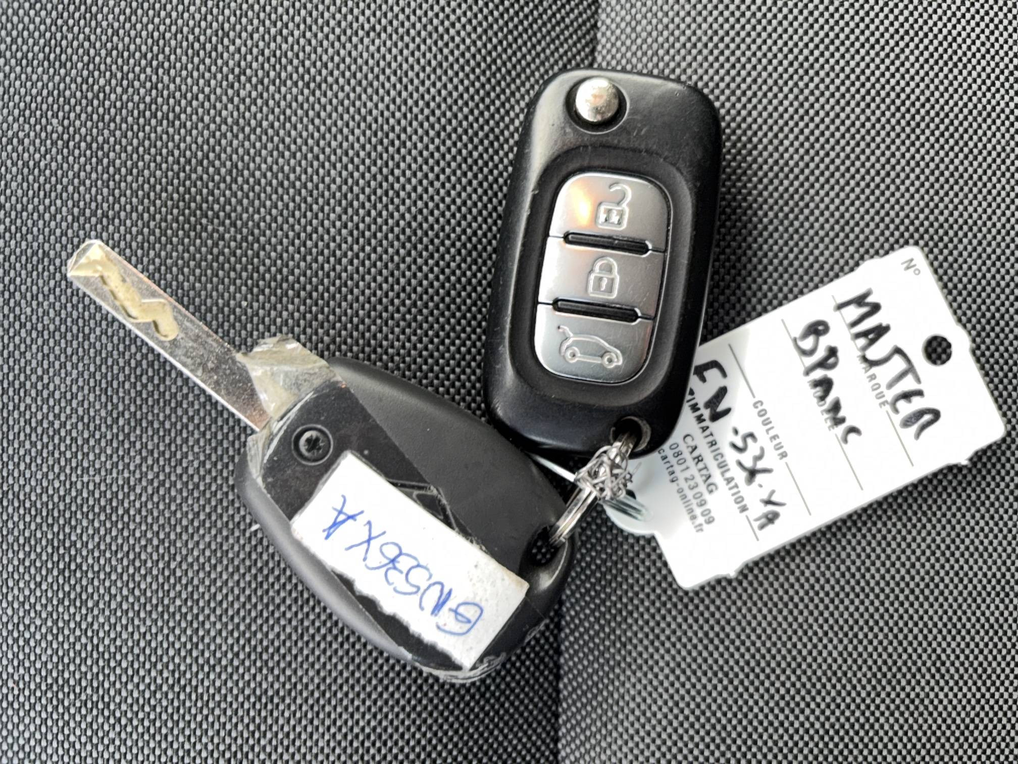 Vente en ligne Renault Master Fourgon MASTER FGN TRAC F3500 L2H2 BLUE DCI 135 au prix de 21 990 €