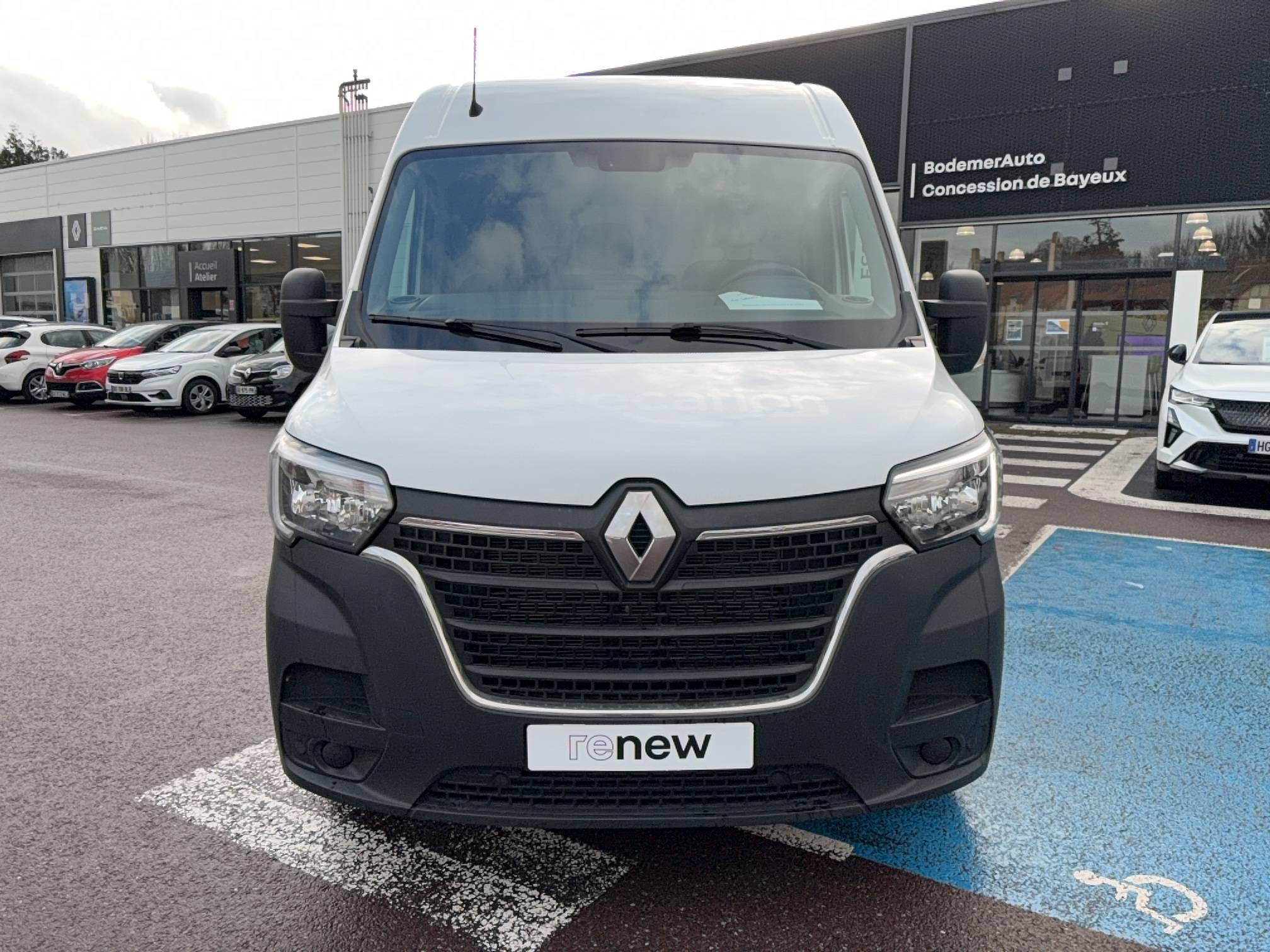 Vente en ligne Renault Master Fourgon MASTER FGN TRAC F3500 L2H2 BLUE DCI 135 au prix de 21 990 €