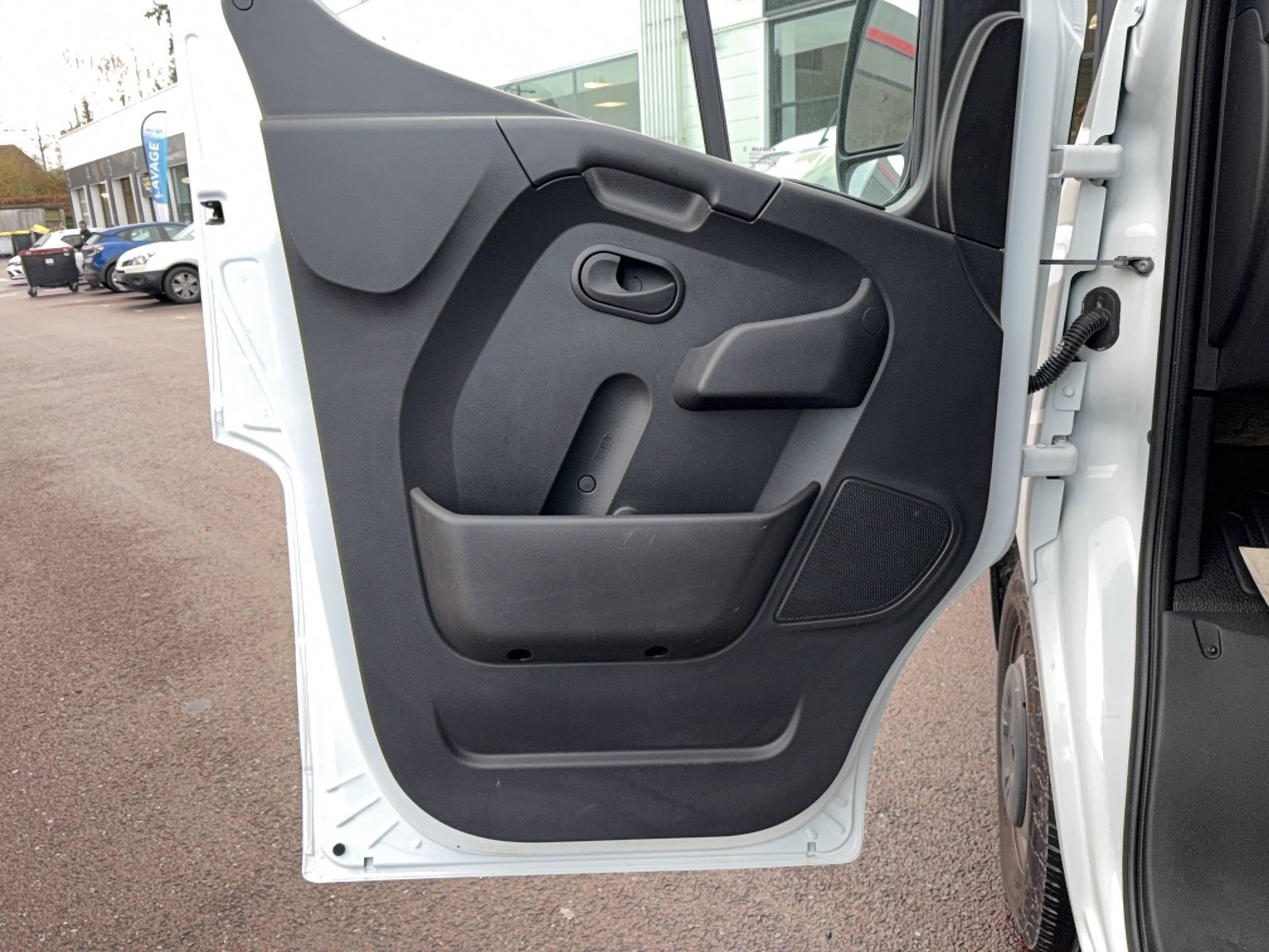 Vente en ligne Renault Master Fourgon MASTER FGN TRAC F3500 L2H2 BLUE DCI 135 au prix de 21 990 €