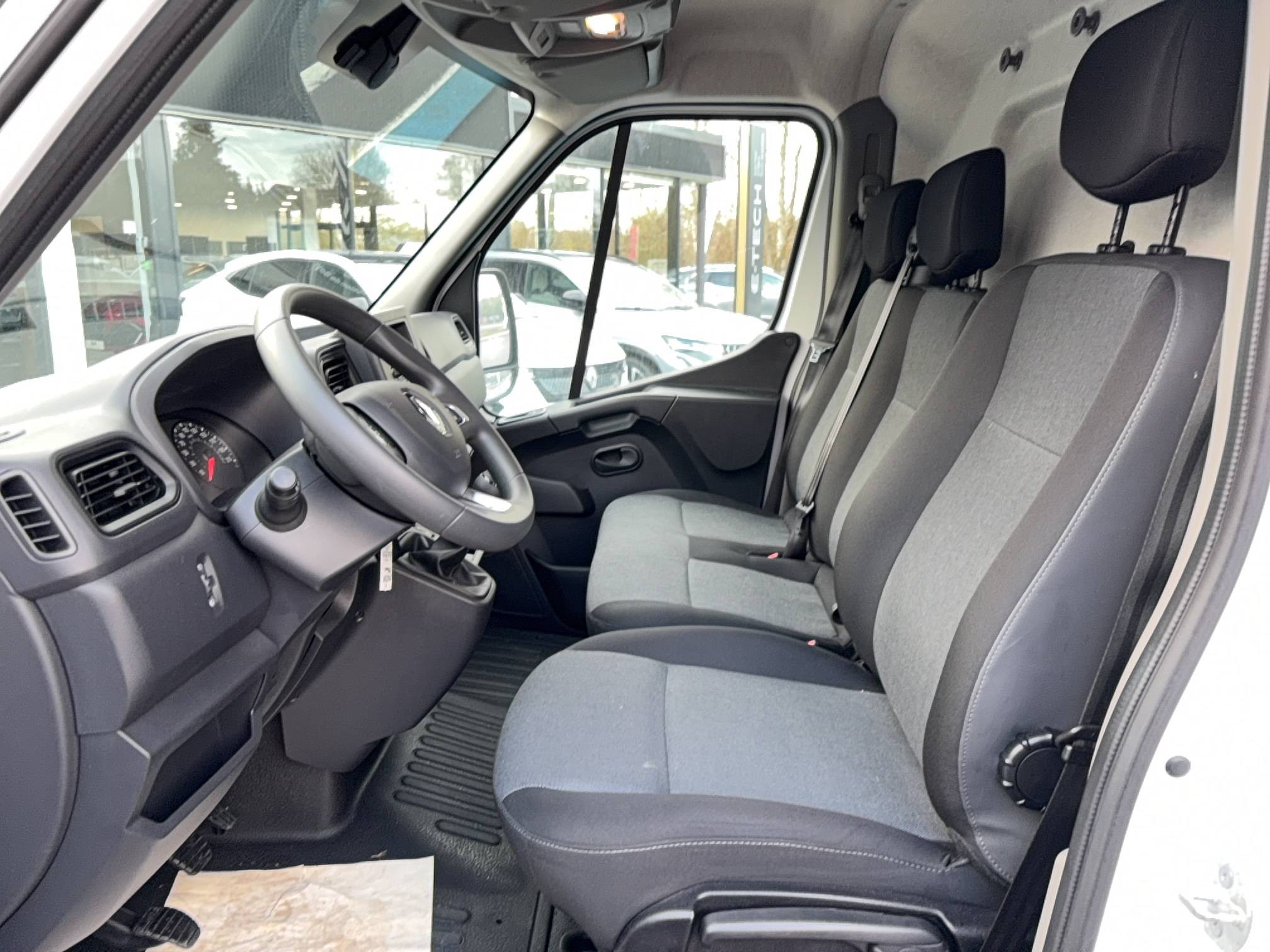 Vente en ligne Renault Master Fourgon MASTER FGN TRAC F3500 L2H2 BLUE DCI 135 au prix de 21 990 €