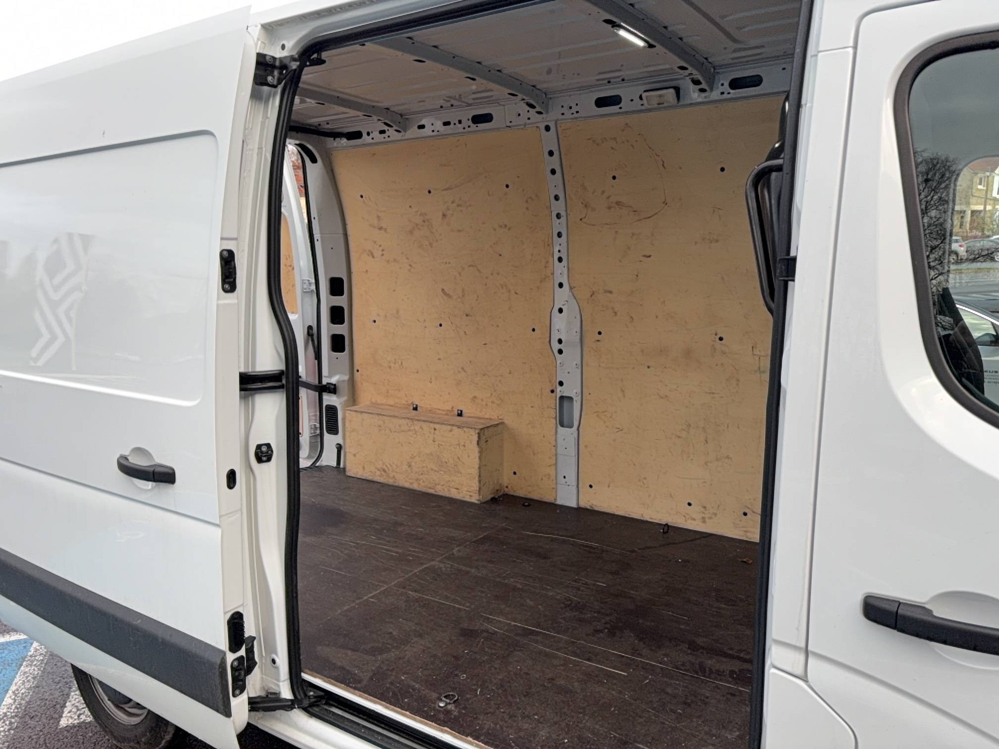 Vente en ligne Renault Master Fourgon MASTER FGN TRAC F3500 L2H2 BLUE DCI 135 au prix de 21 990 €