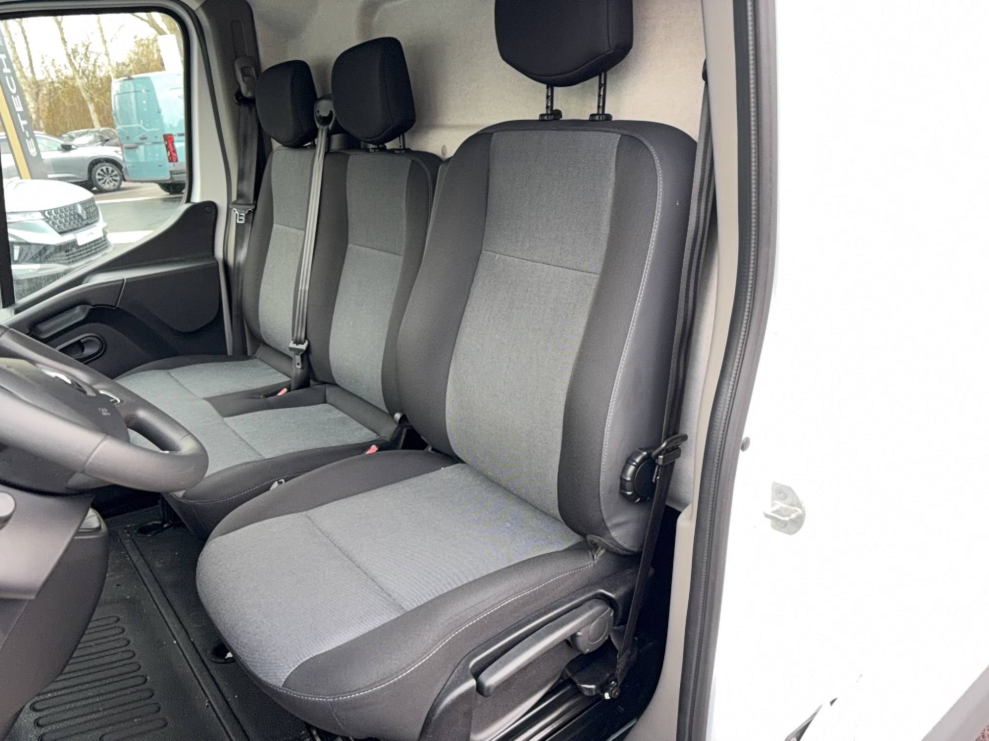 Vente en ligne Renault Master Fourgon MASTER FGN TRAC F3500 L2H2 BLUE DCI 135 au prix de 21 990 €
