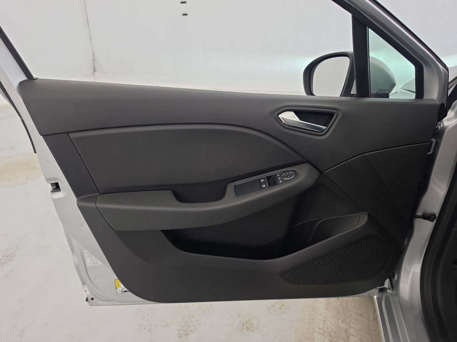 Vente en ligne Renault Clio 5 Clio E-Tech 140 au prix de 12 590 €