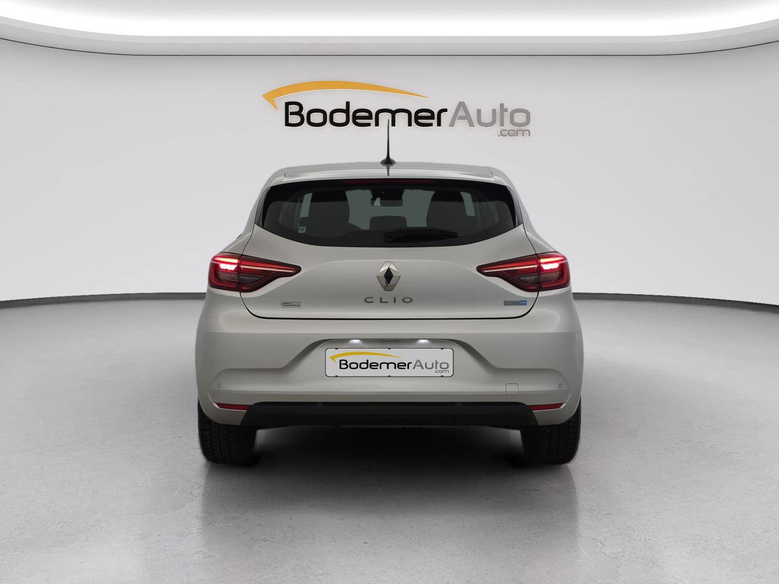 Vente en ligne Renault Clio 5 Clio E-Tech 140 au prix de 12 590 €