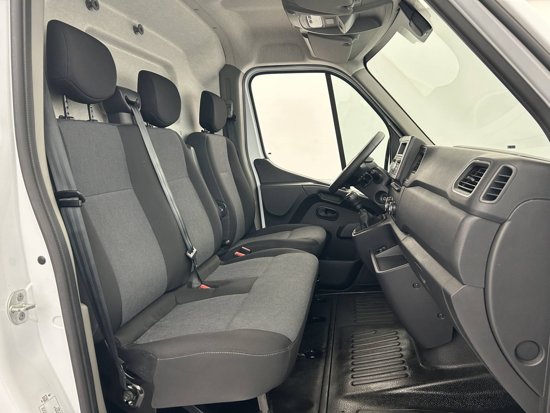 Vente en ligne Renault Master Fourgon MASTER FGN TRAC F3500 L3H3 BLUE DCI 135 au prix de 24 990 €