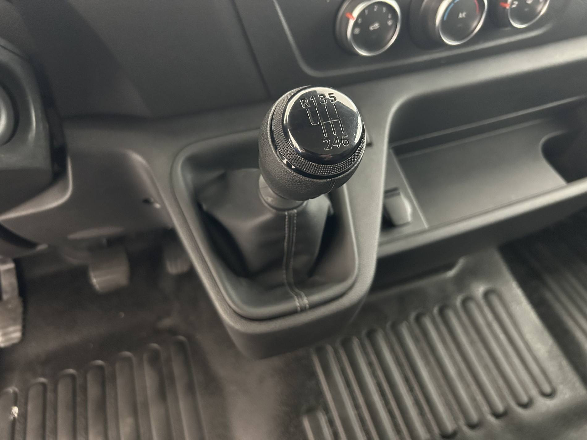 Vente en ligne Renault Master Fourgon MASTER FGN TRAC F3500 L3H3 BLUE DCI 135 au prix de 24 990 €