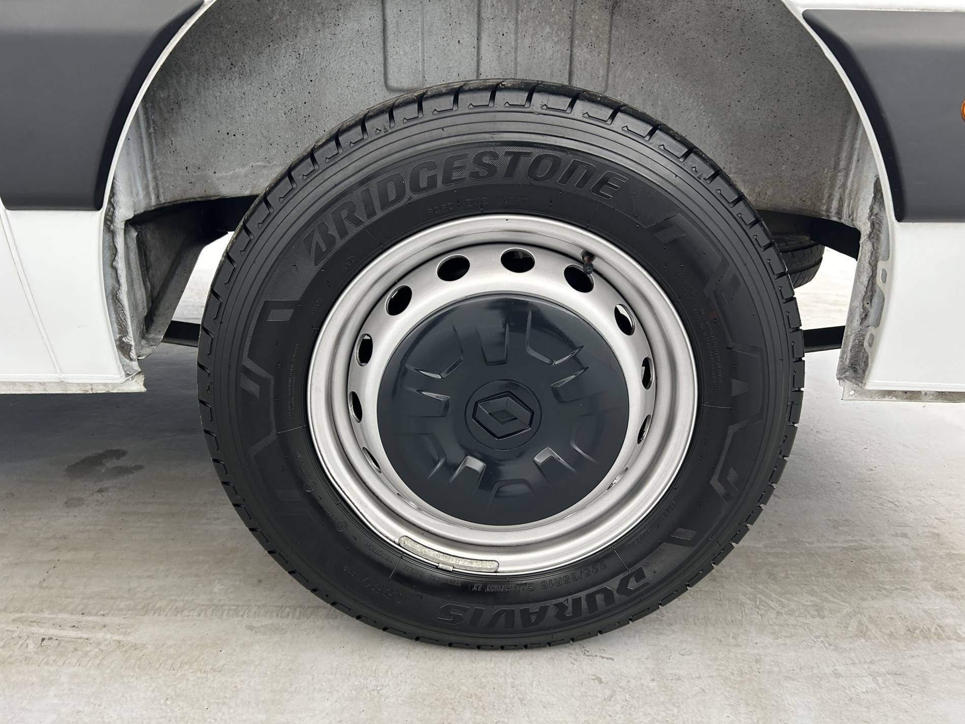 Vente en ligne Renault Master Fourgon MASTER FGN TRAC F3500 L3H3 BLUE DCI 135 au prix de 24 990 €