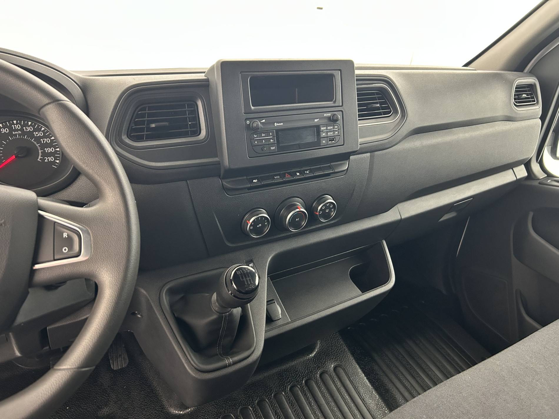 Vente en ligne Renault Master Fourgon MASTER FGN TRAC F3500 L3H3 BLUE DCI 135 au prix de 24 990 €