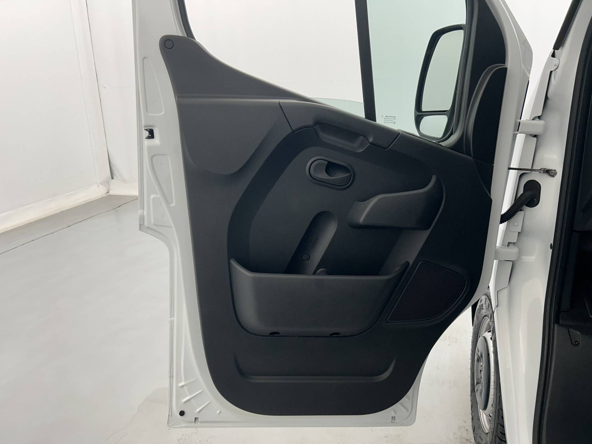 Vente en ligne Renault Master Fourgon MASTER FGN TRAC F3500 L3H3 BLUE DCI 135 au prix de 24 990 €