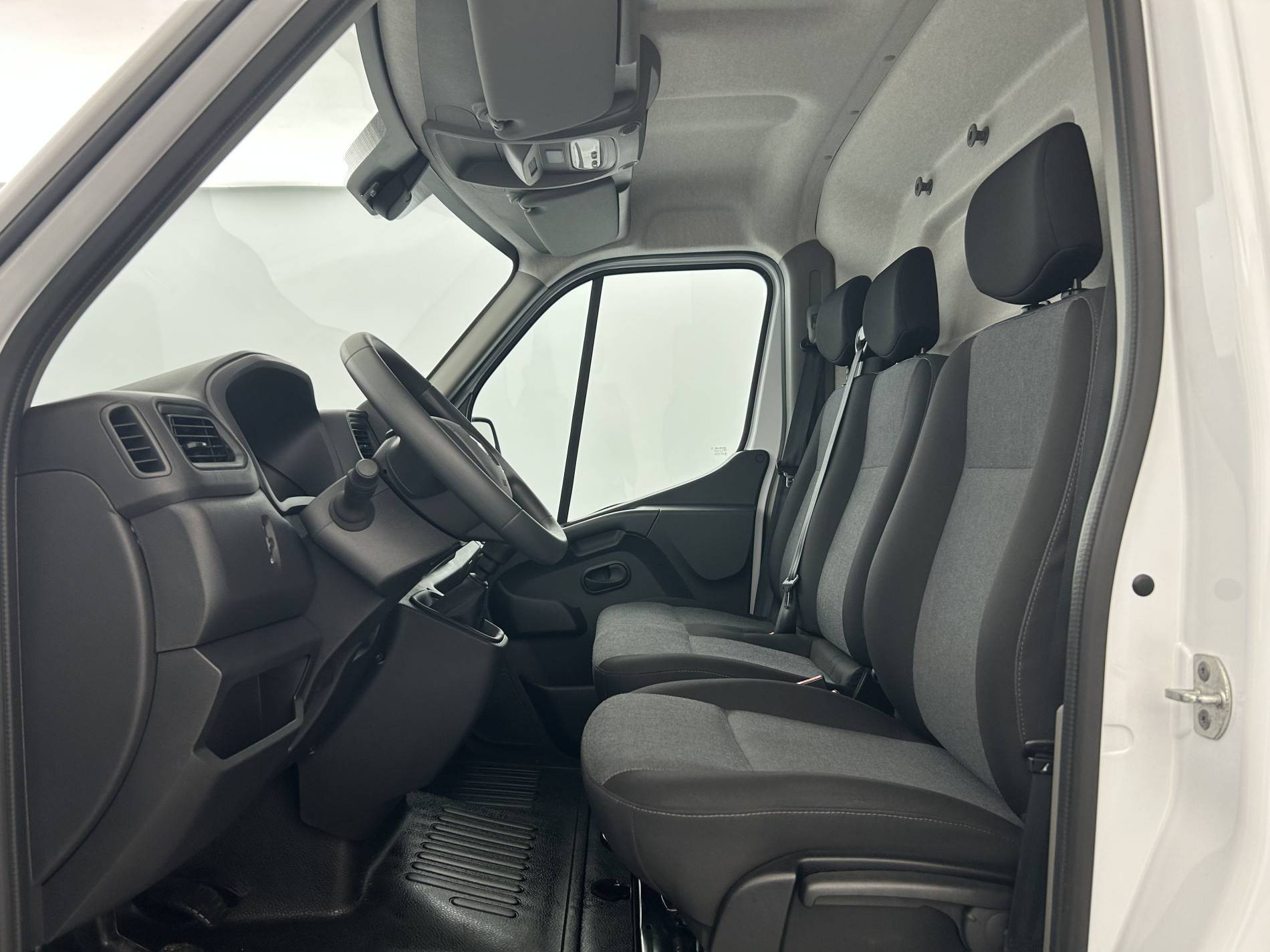 Vente en ligne Renault Master Fourgon MASTER FGN TRAC F3500 L3H3 BLUE DCI 135 au prix de 24 990 €