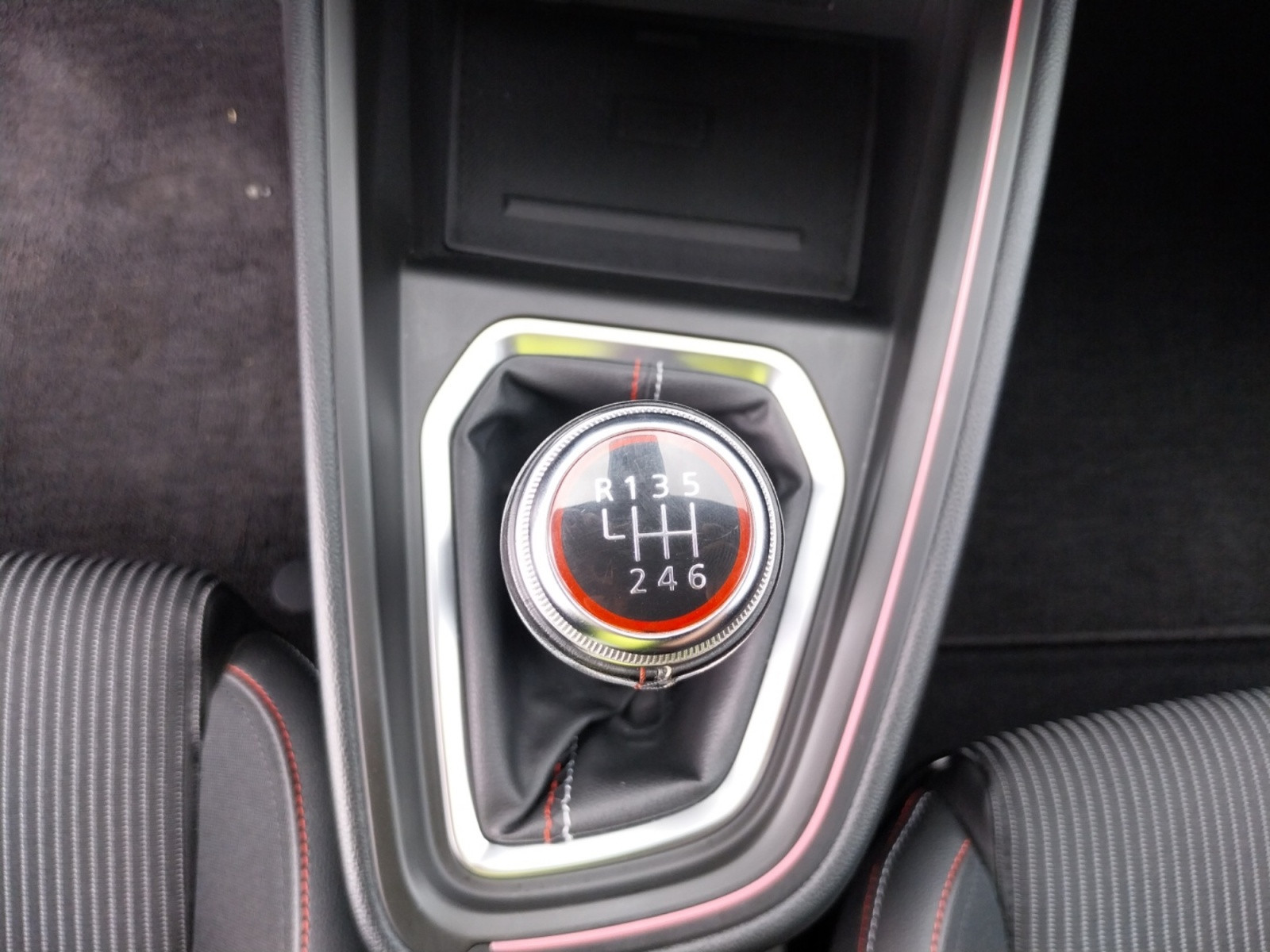 Vente en ligne Renault Clio 5 Clio TCe 140 au prix de 17 990 €