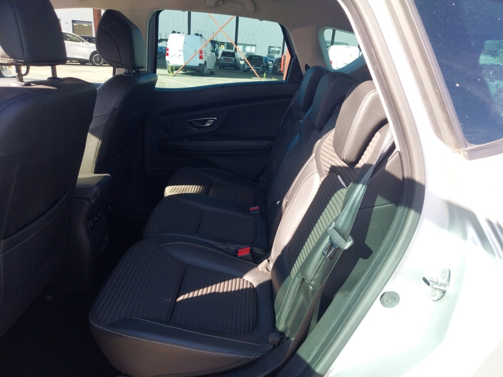 Vente en ligne Renault Scenic 4 Scenic Blue dCi 120 EDC au prix de 13 990 €