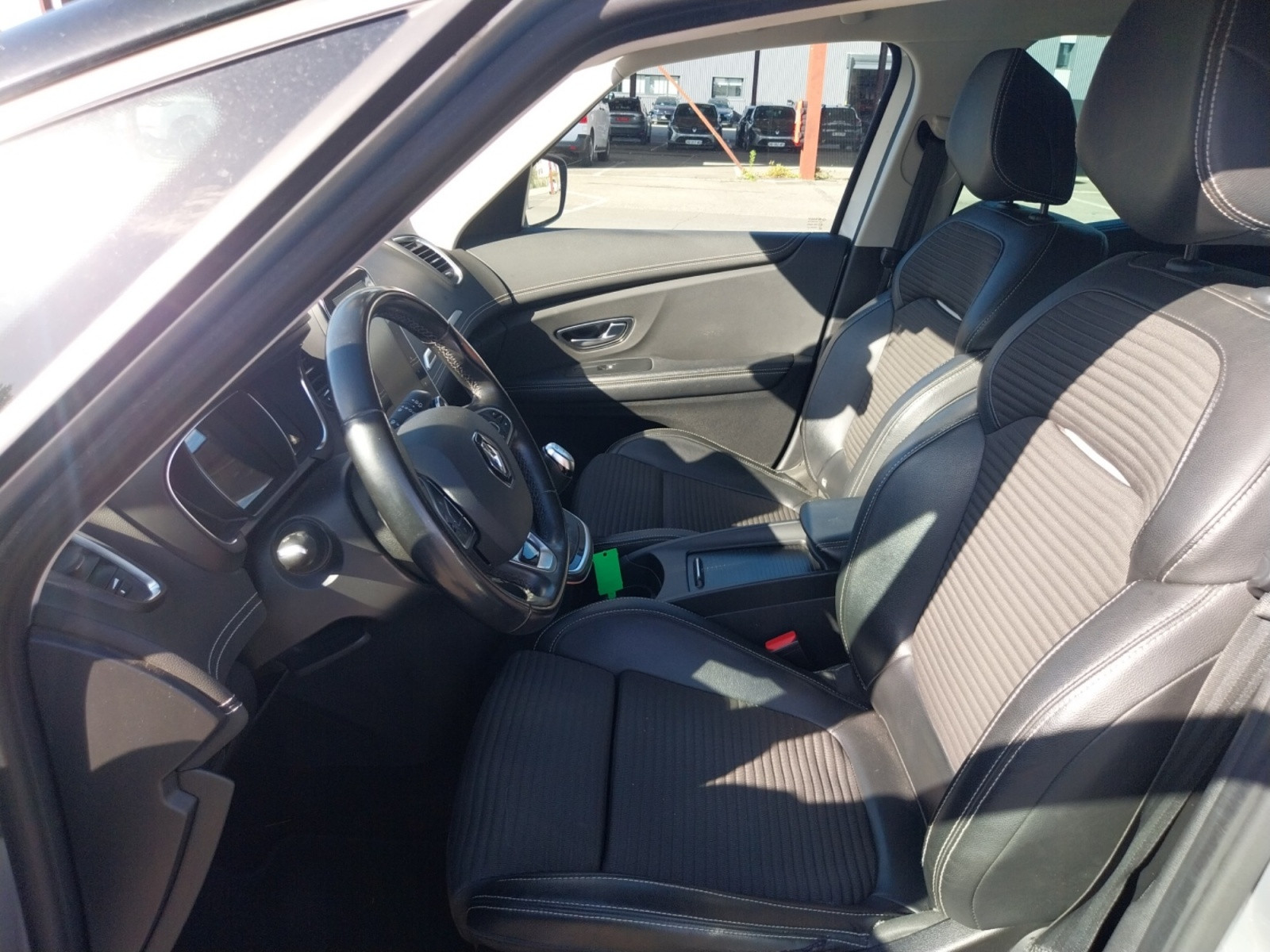 Vente en ligne Renault Scenic 4 Scenic Blue dCi 120 EDC au prix de 13 990 €