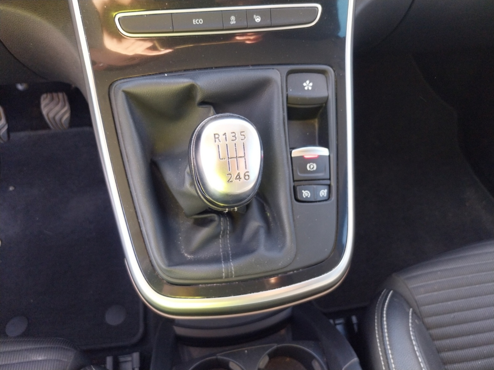 Vente en ligne Renault Scenic 4 Scenic Blue dCi 120 EDC au prix de 13 990 €