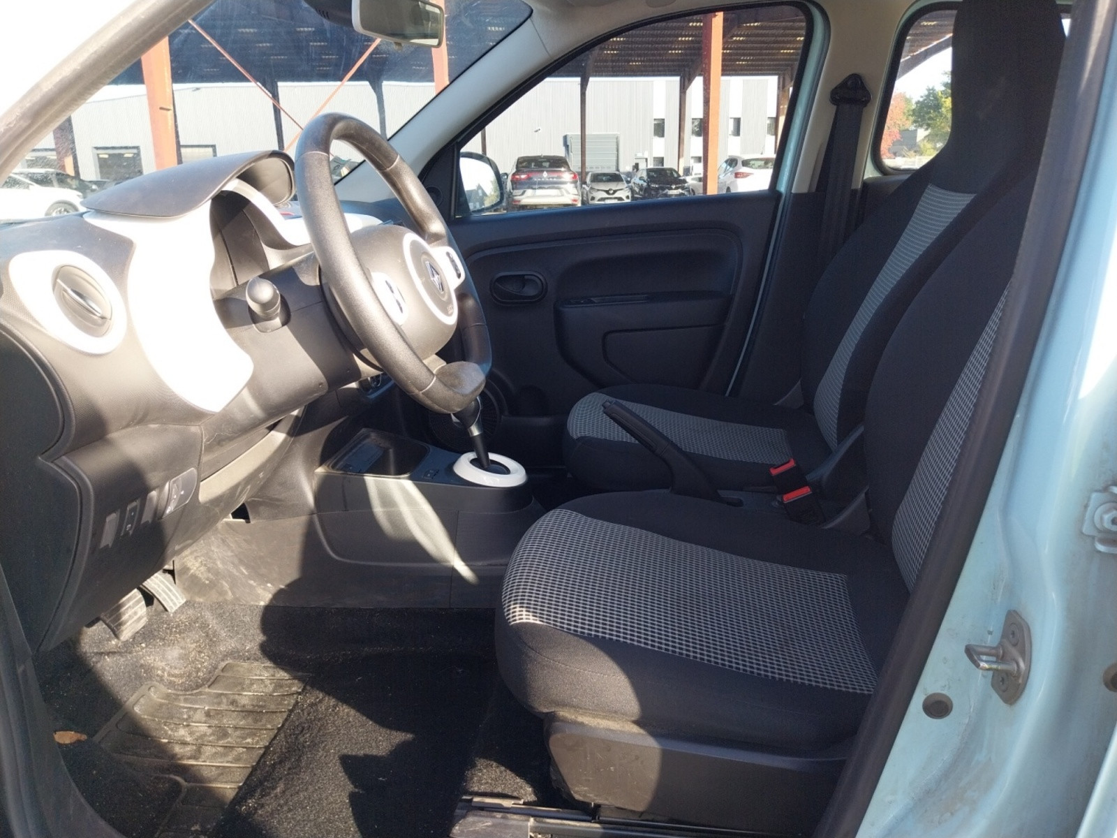 Vente en ligne Renault Twingo Electrique Twingo III E-Tech au prix de 12 990 €