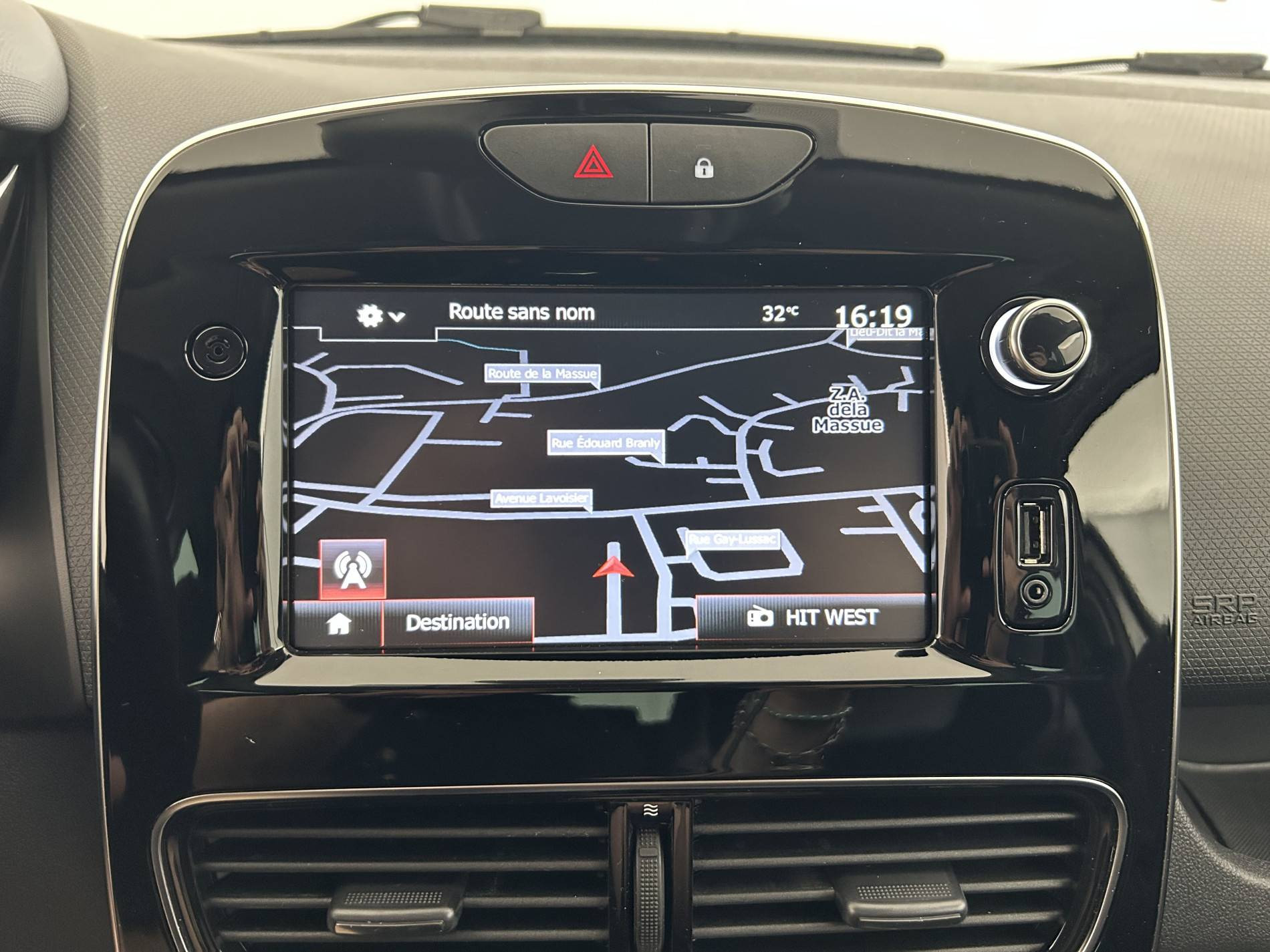 Vente en ligne Renault Clio 4 Clio dCi 90 E6C au prix de 12 790 €