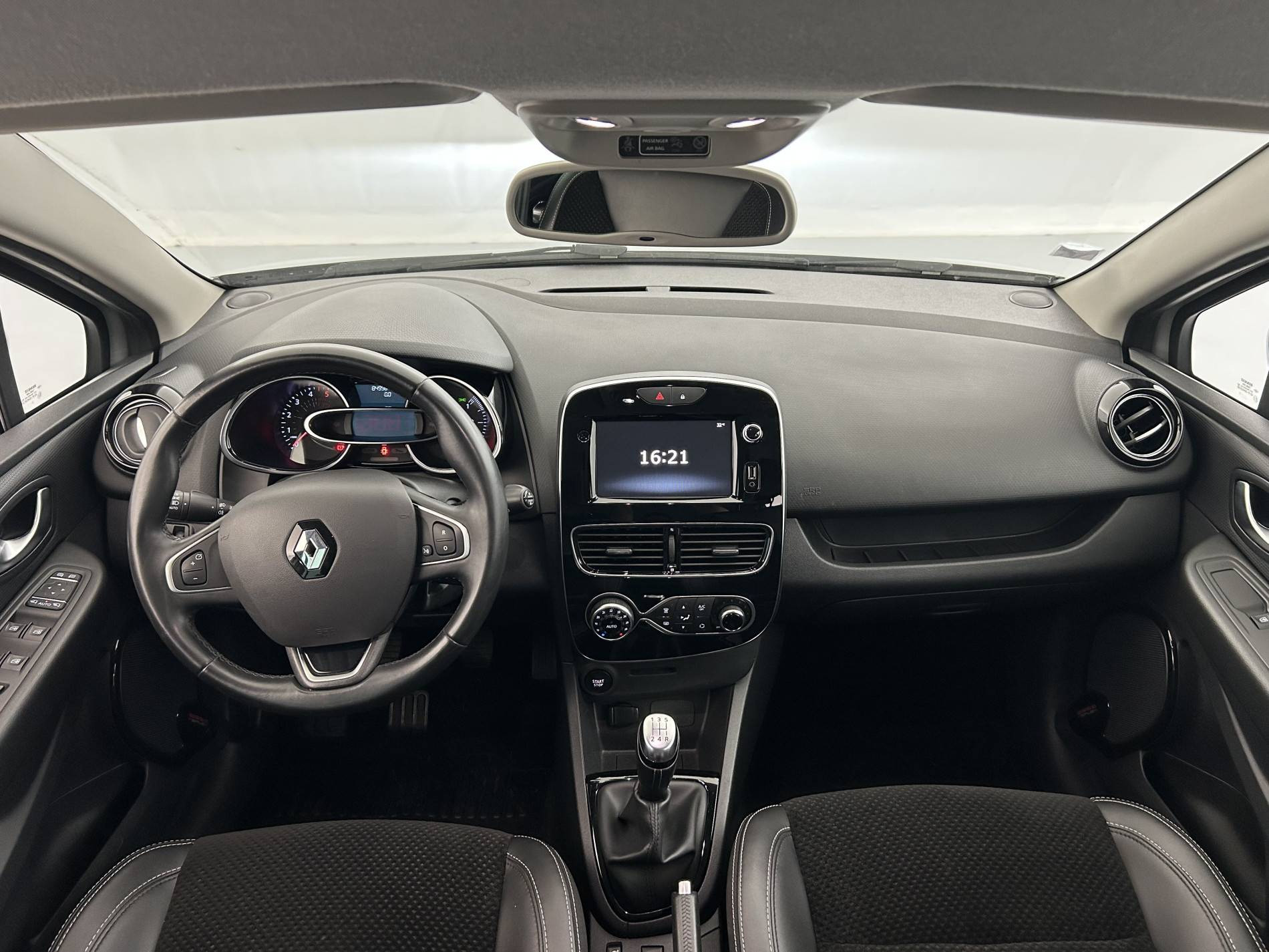 Vente en ligne Renault Clio 4 Clio dCi 90 E6C au prix de 12 790 €