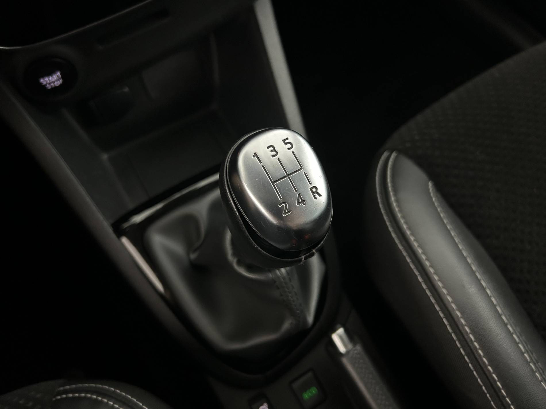 Vente en ligne Renault Clio 4 Clio dCi 90 E6C au prix de 12 790 €