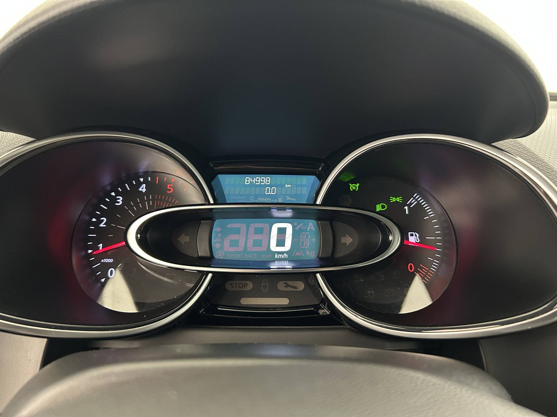 Vente en ligne Renault Clio 4 Clio dCi 90 E6C au prix de 12 790 €