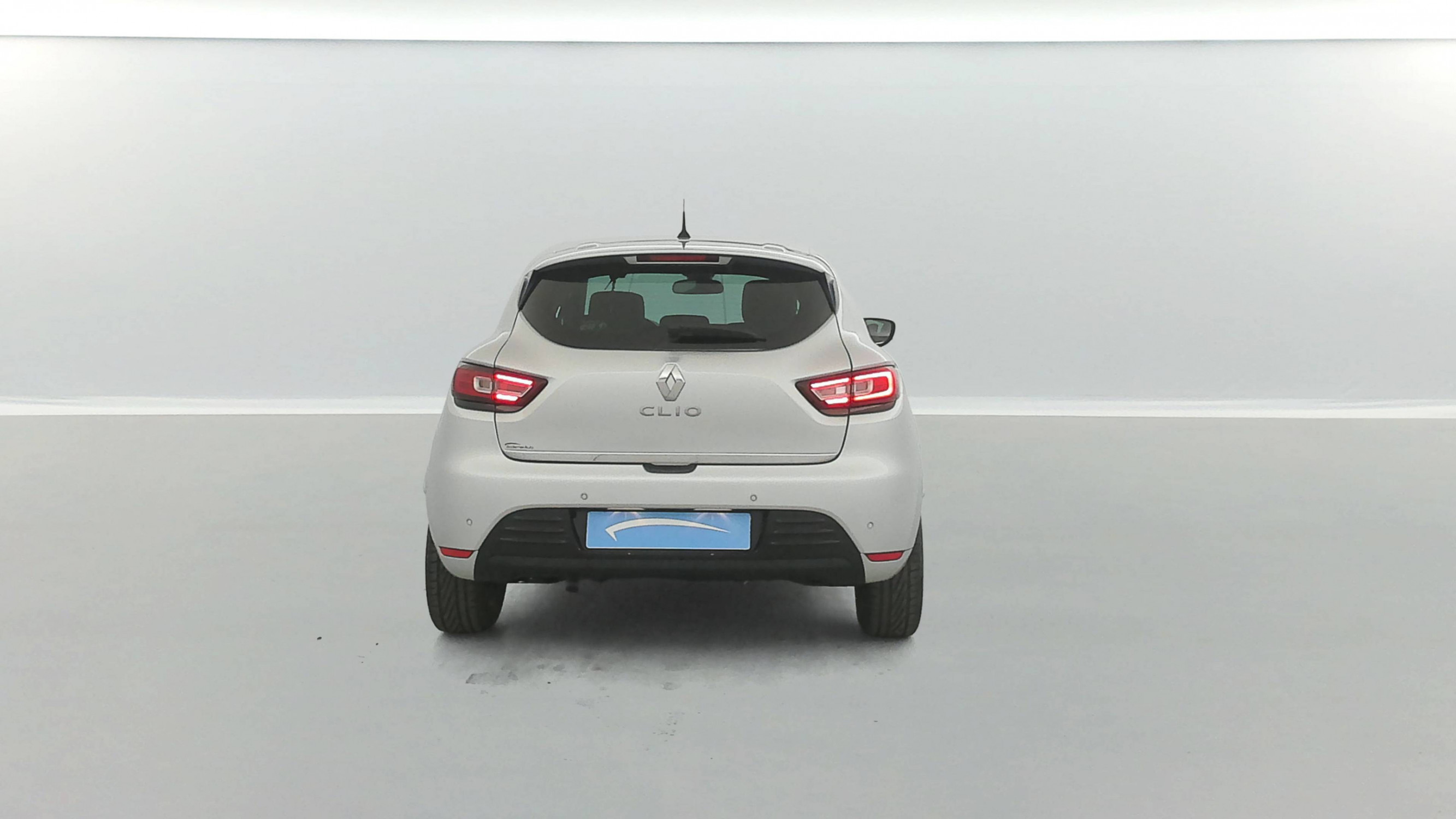 Vente en ligne Renault Clio 4 Clio dCi 90 E6C au prix de 12 790 €