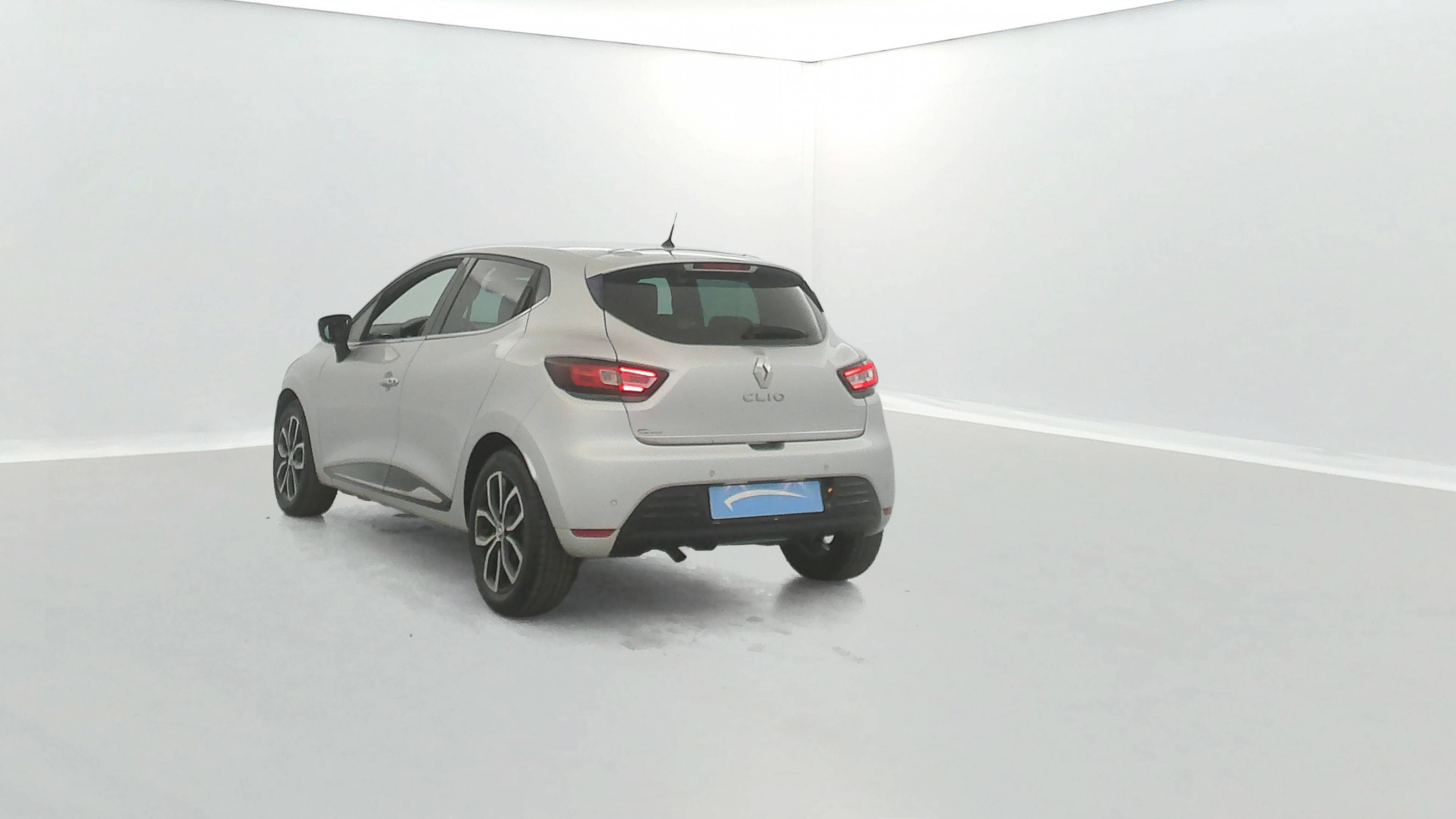Vente en ligne Renault Clio 4 Clio dCi 90 E6C au prix de 12 790 €
