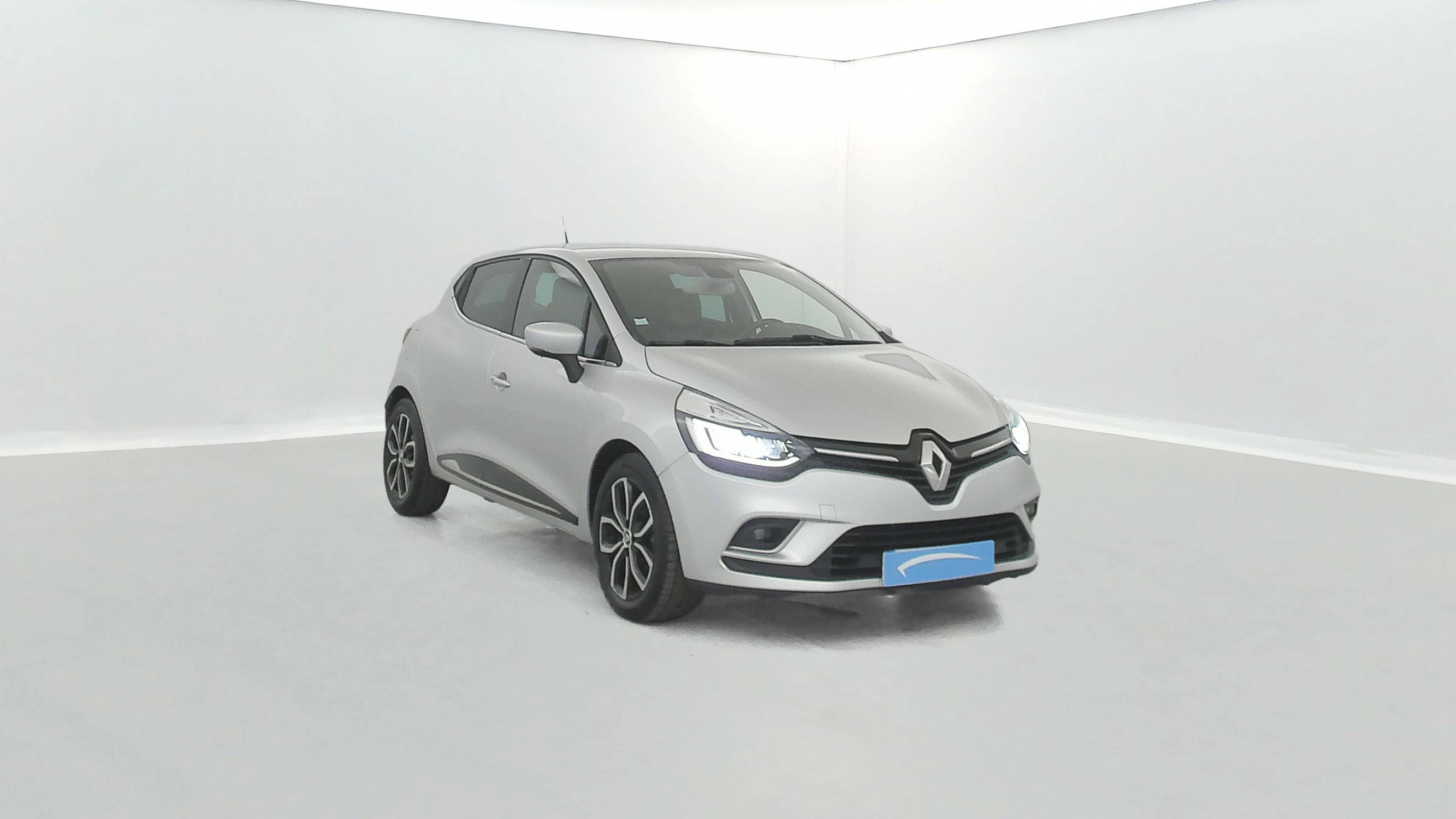 Vente en ligne Renault Clio 4 Clio dCi 90 E6C au prix de 12 790 €