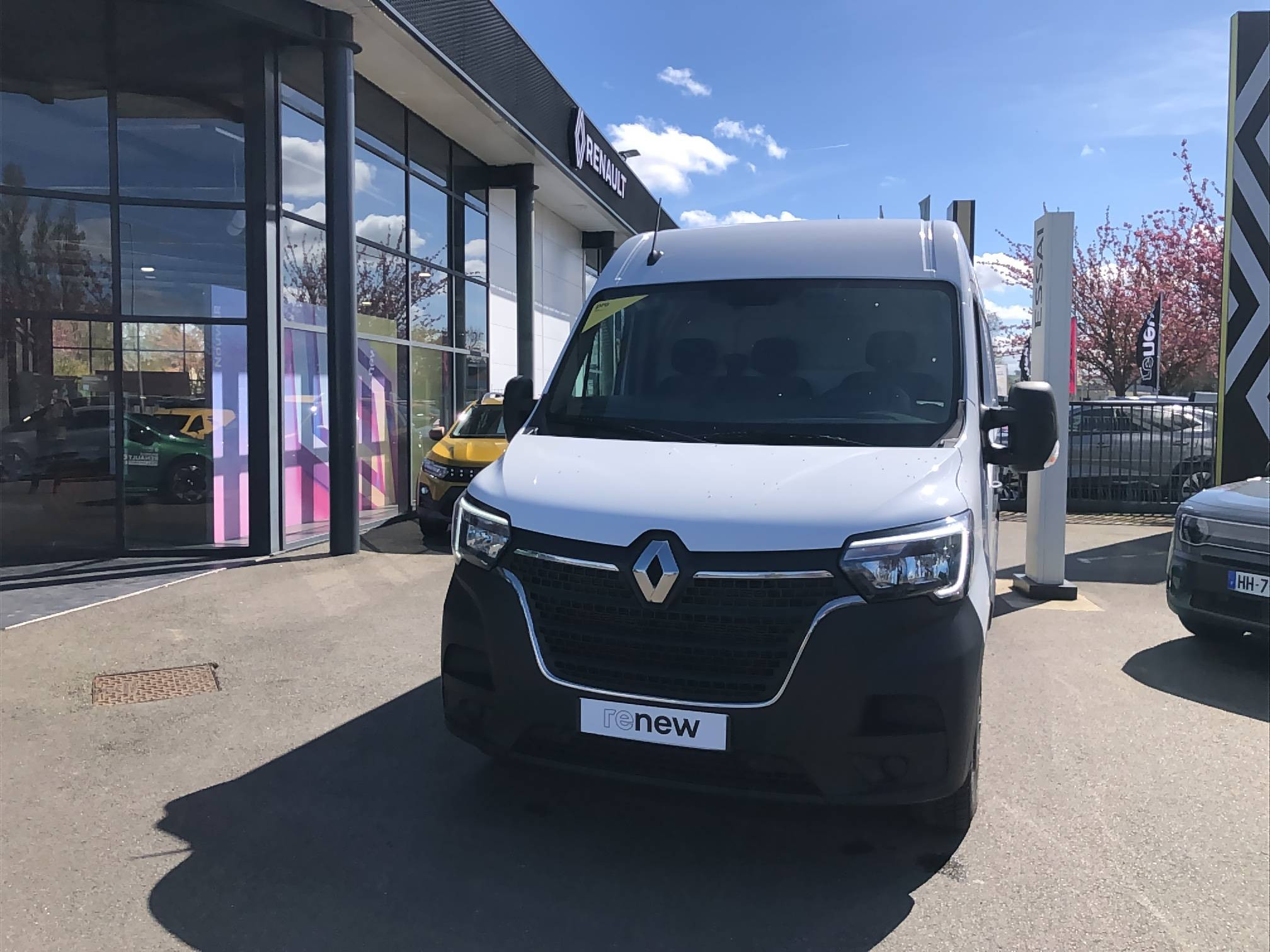 Vente en ligne Renault Master Fourgon MASTER FGN TRAC F3500 L2H2 BLUE DCI 135 au prix de 24 990 €