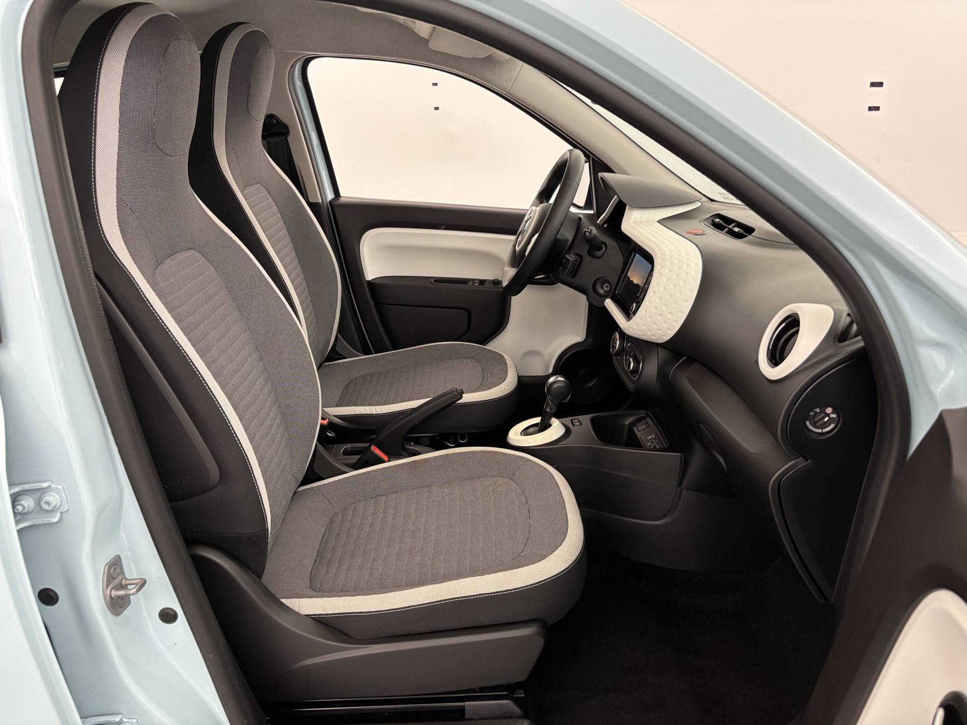 Vente en ligne Renault Twingo Electrique Twingo III E-Tech au prix de 13 490 €