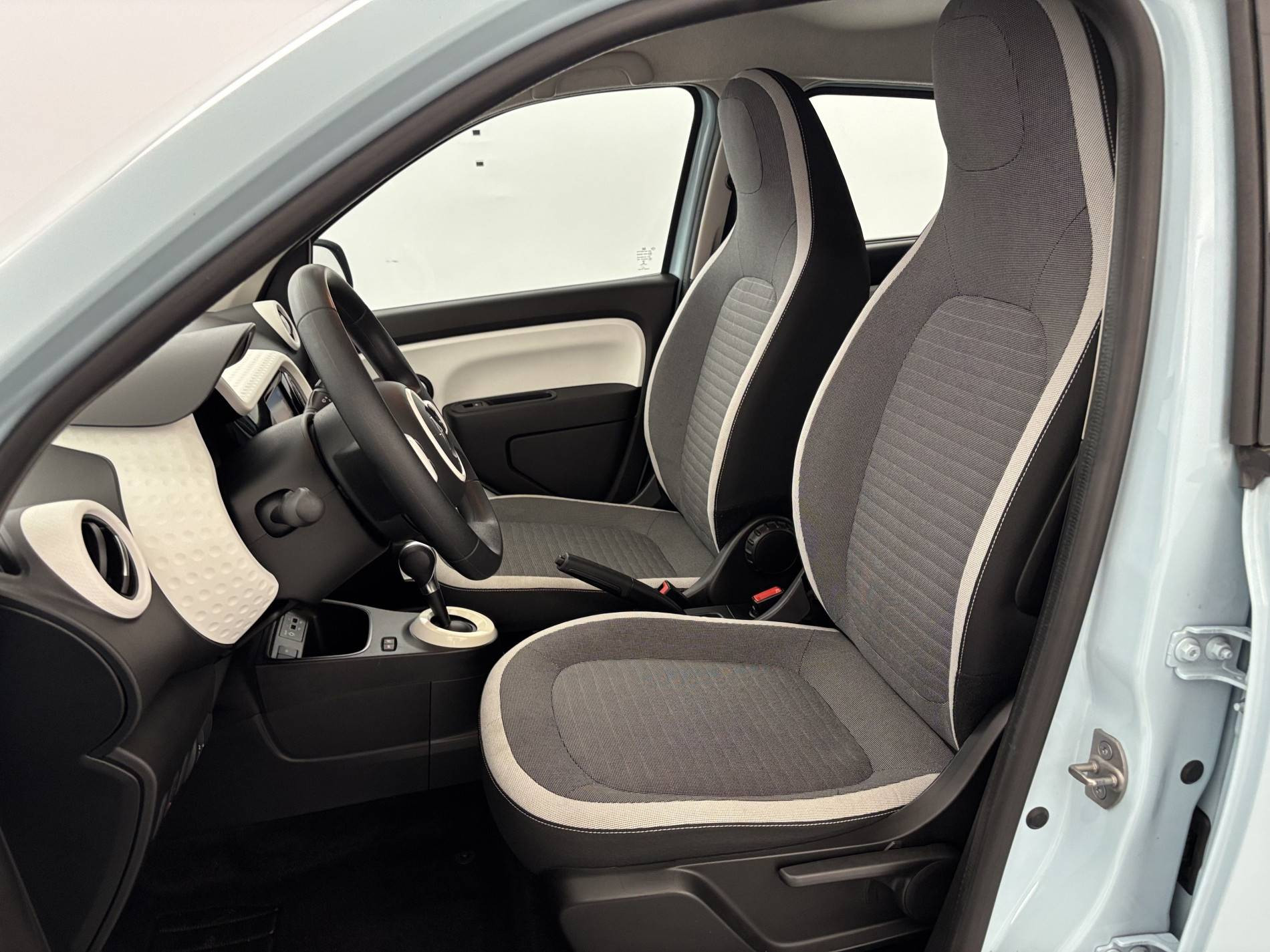 Vente en ligne Renault Twingo Electrique Twingo III E-Tech au prix de 13 490 €
