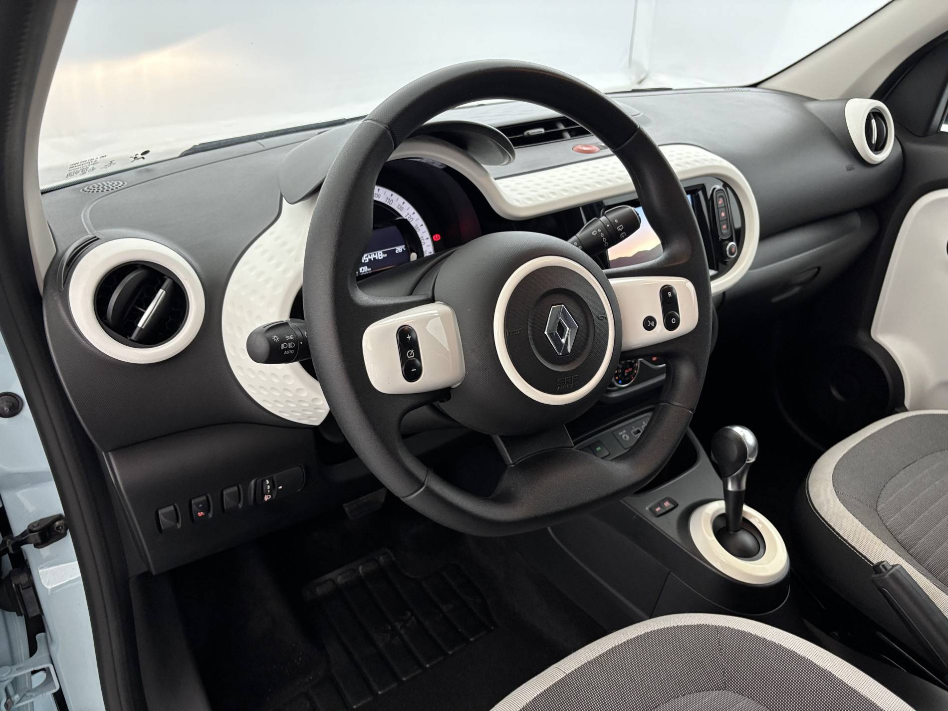 Vente en ligne Renault Twingo Electrique Twingo III E-Tech au prix de 13 490 €