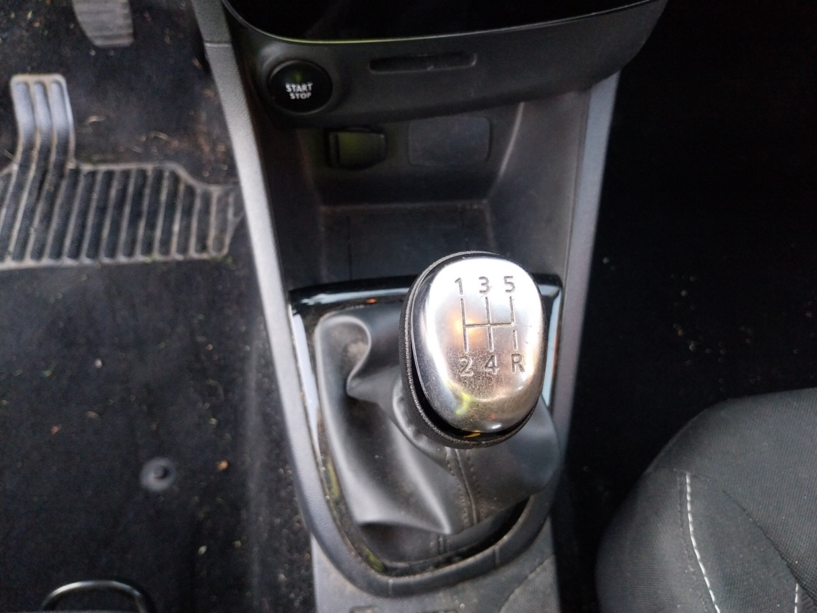 Vente en ligne Renault Clio 4 Clio TCe 90 E6C au prix de 9 990 €