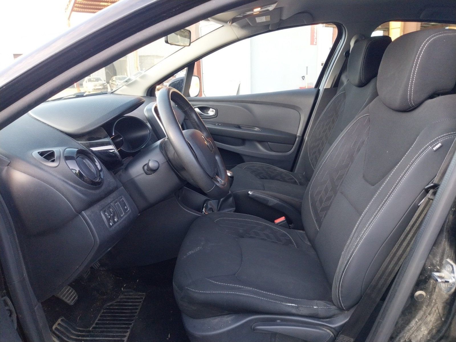 Vente en ligne Renault Clio 4 Clio TCe 90 E6C au prix de 9 990 €