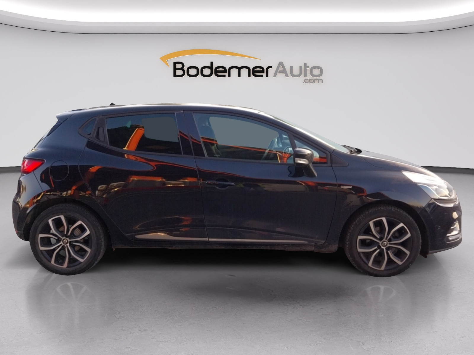 Vente en ligne Renault Clio 4 Clio TCe 90 E6C au prix de 9 990 €
