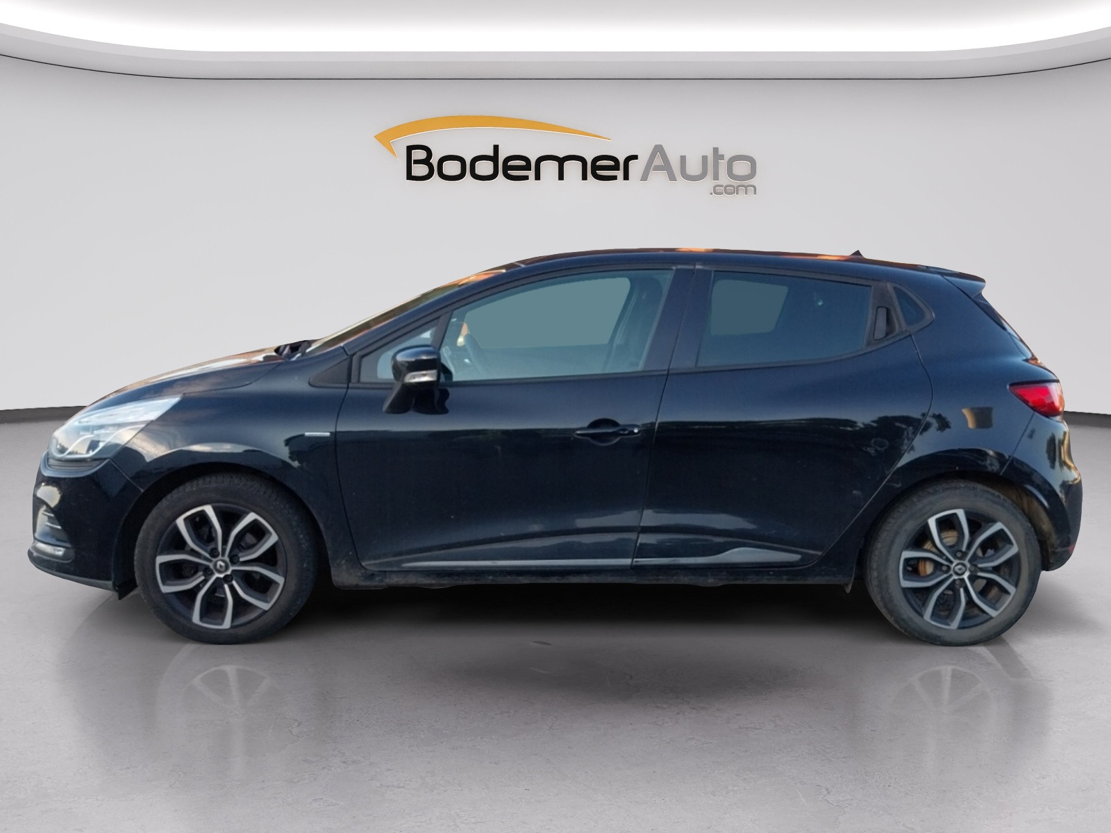Vente en ligne Renault Clio 4 Clio TCe 90 E6C au prix de 9 990 €