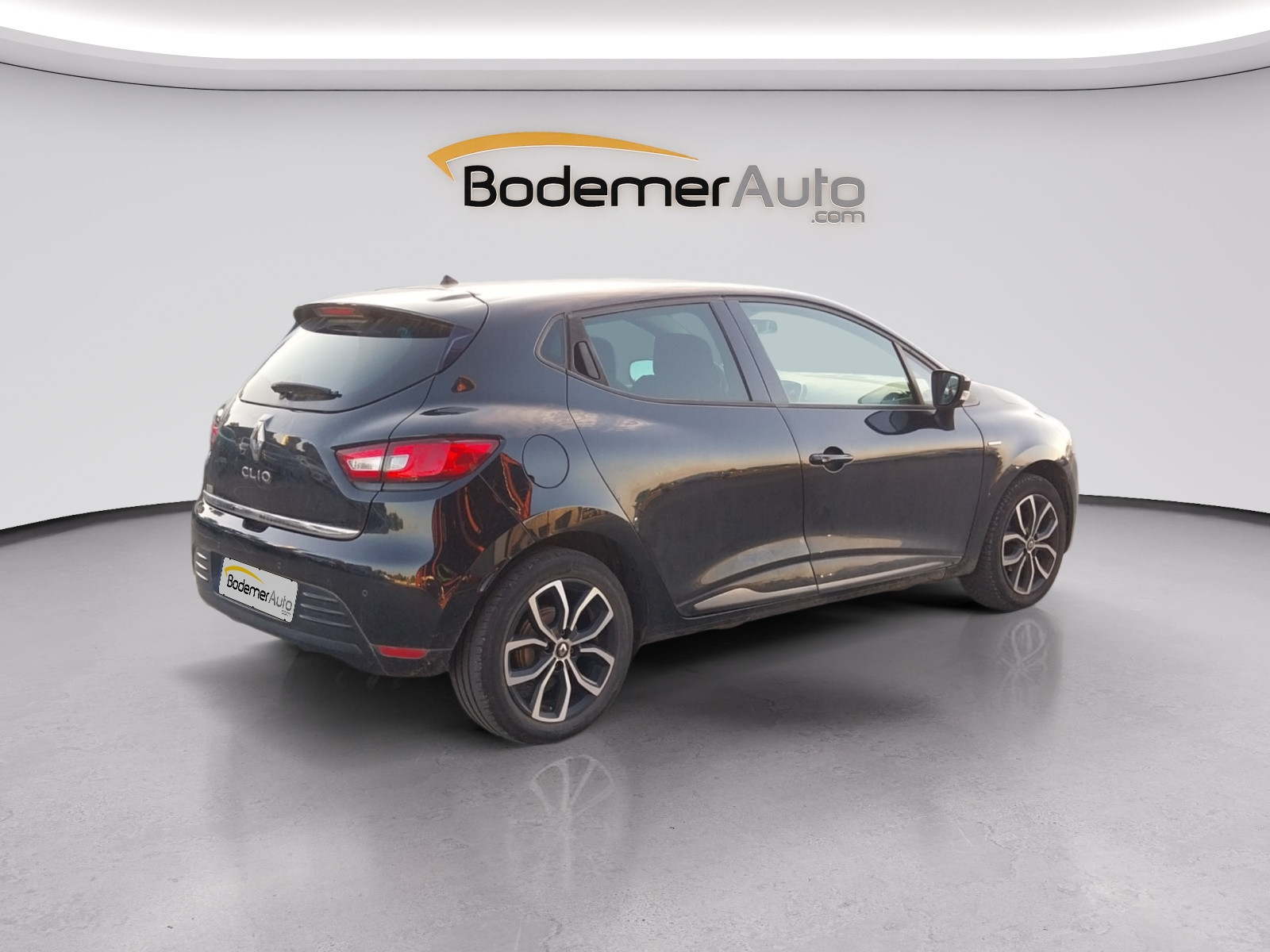 Vente en ligne Renault Clio 4 Clio TCe 90 E6C au prix de 9 990 €