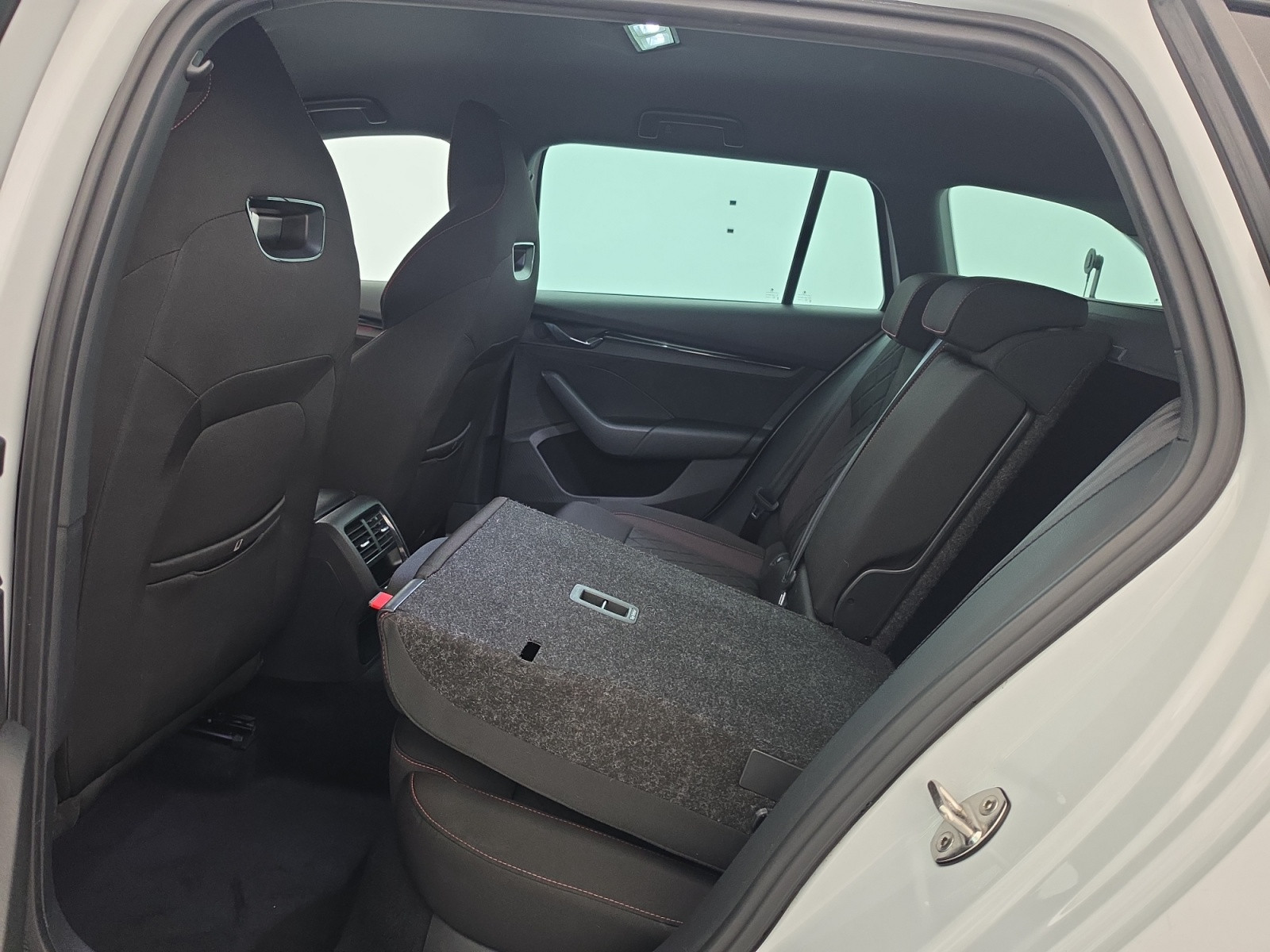 Vente en ligne Skoda Octavia Combi  2.0 TDI 200 ch DSG7 au prix de 26 900 €