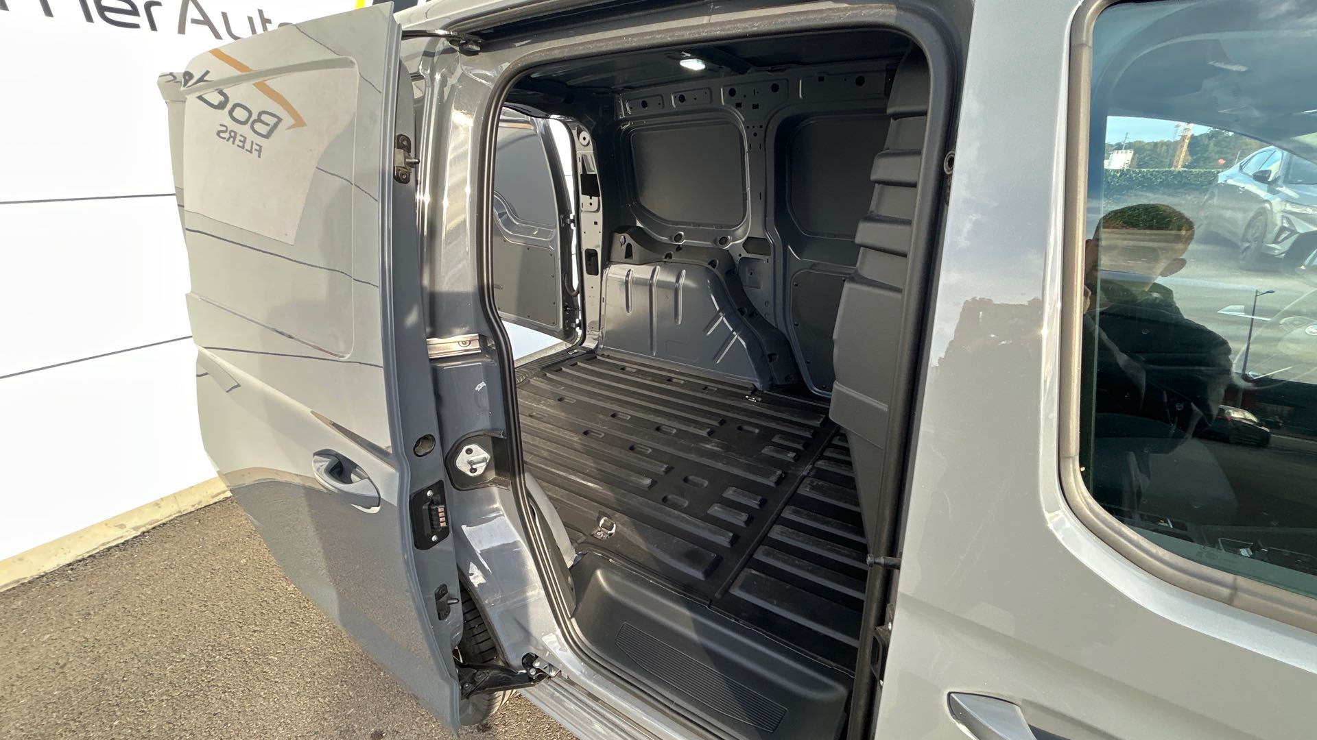 Vente en ligne Ford Transit Connect  L1 2.0 ECOBLUE 122 BVA au prix de 16 990 €
