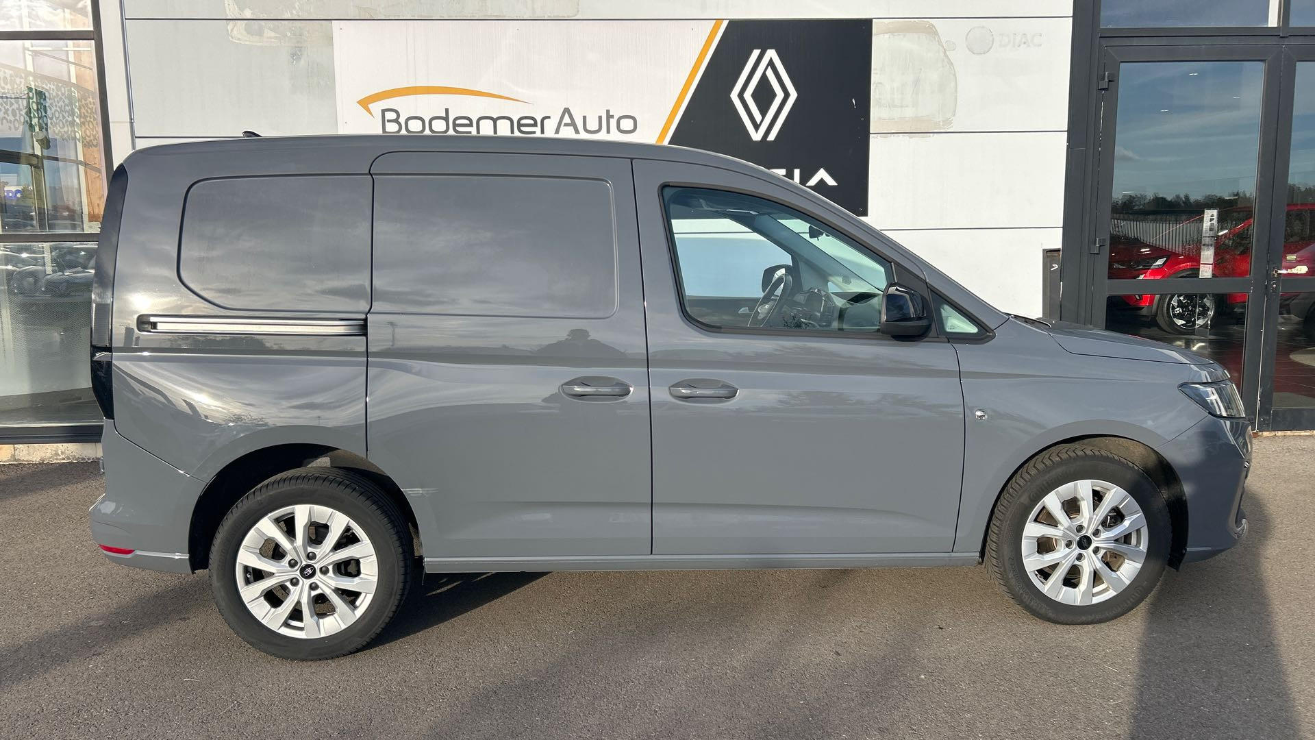 Vente en ligne Ford Transit Connect  L1 2.0 ECOBLUE 122 BVA au prix de 16 990 €