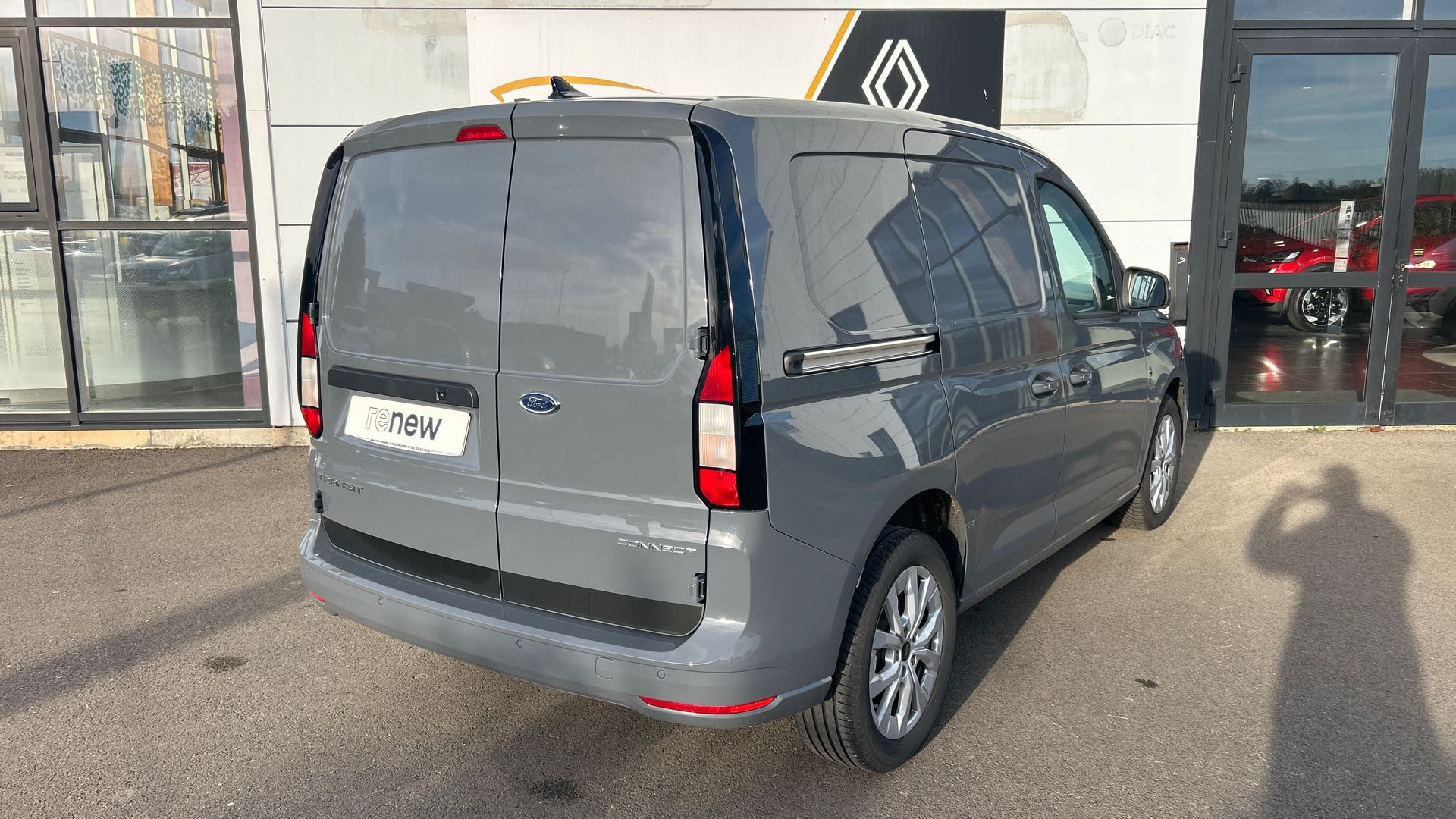 Vente en ligne Ford Transit Connect  L1 2.0 ECOBLUE 122 BVA au prix de 16 990 €