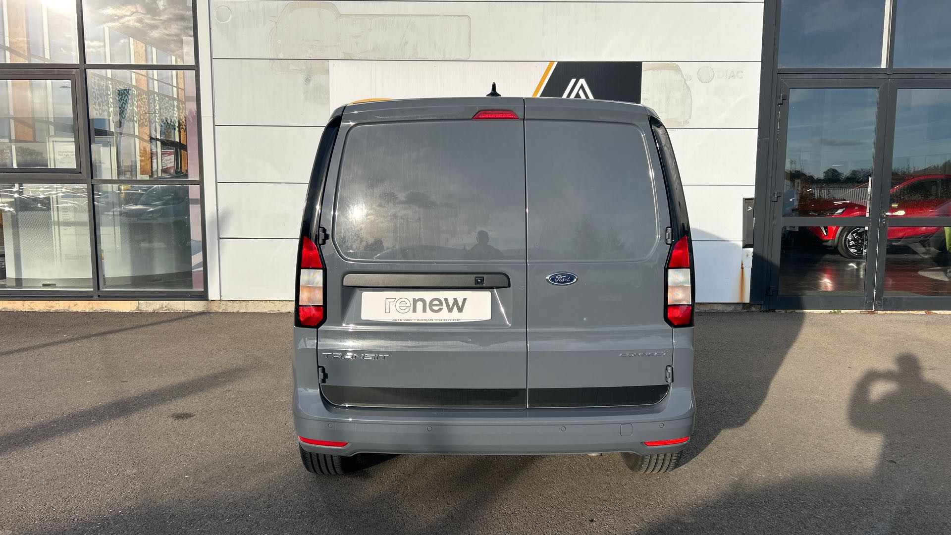 Vente en ligne Ford Transit Connect  L1 2.0 ECOBLUE 122 BVA au prix de 16 990 €