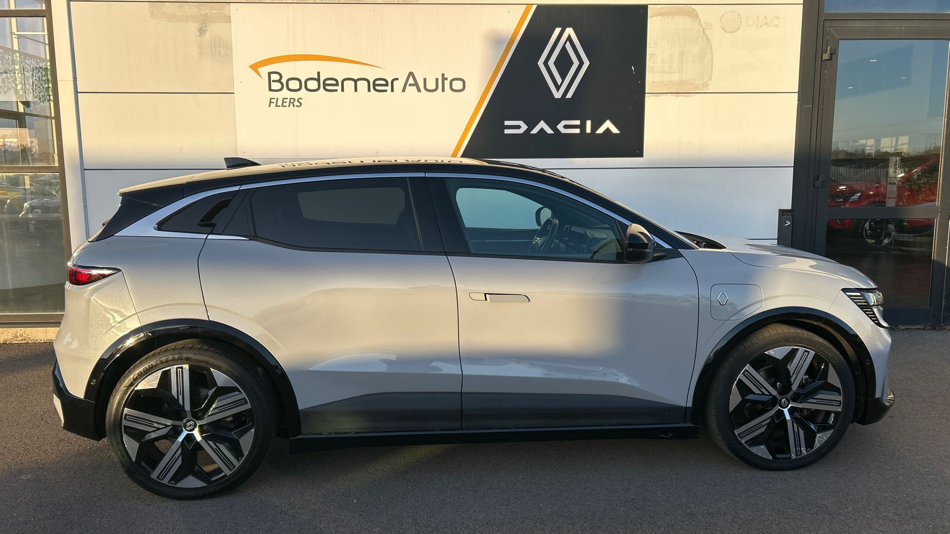 Vente en ligne Renault Megane E-Tech  EV60 220 ch super charge au prix de 27 900 €