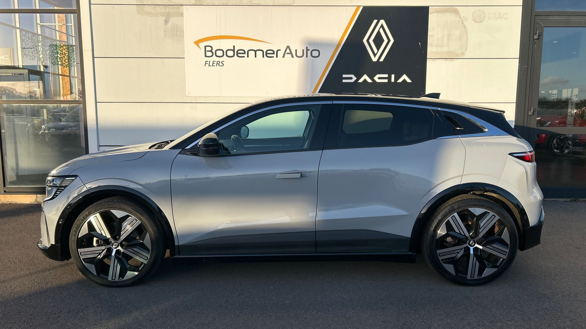 Vente en ligne Renault Megane E-Tech  EV60 220 ch super charge au prix de 27 900 €