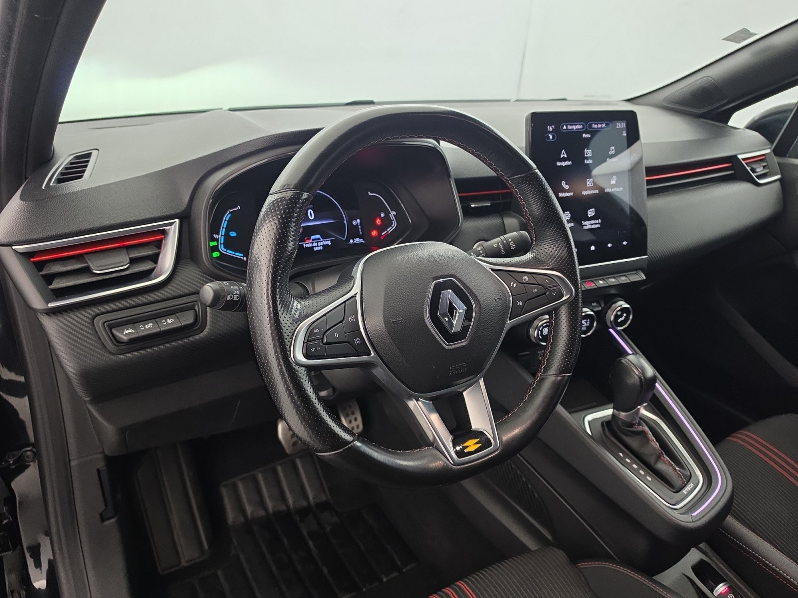 Vente en ligne Renault Clio 5 Clio E-Tech 140 - 21N au prix de 13 990 €